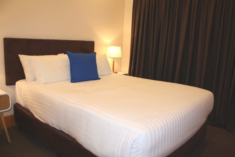 Executive One Bedroom Queen Apartment