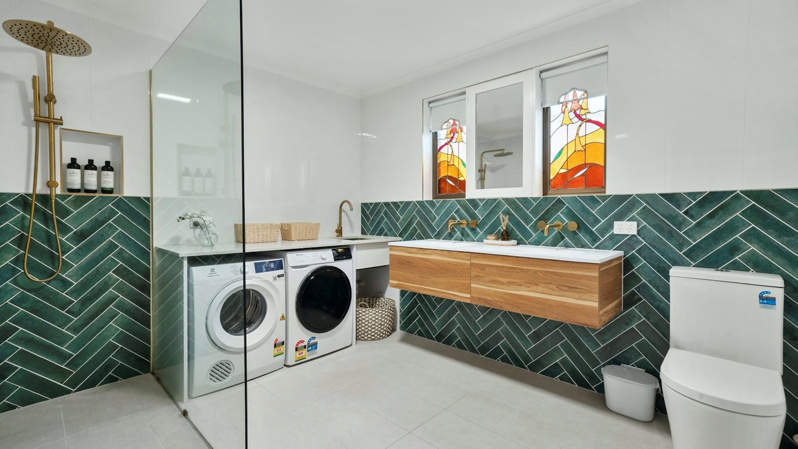 Bathroom with laundry with clothes dryer and washing machine