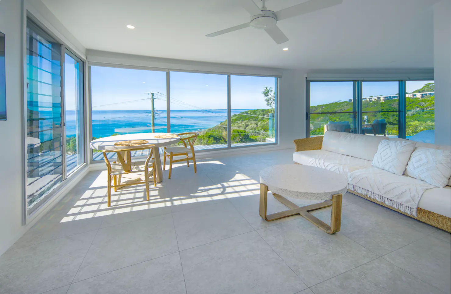 LOUNGEROOM, second bay coolum