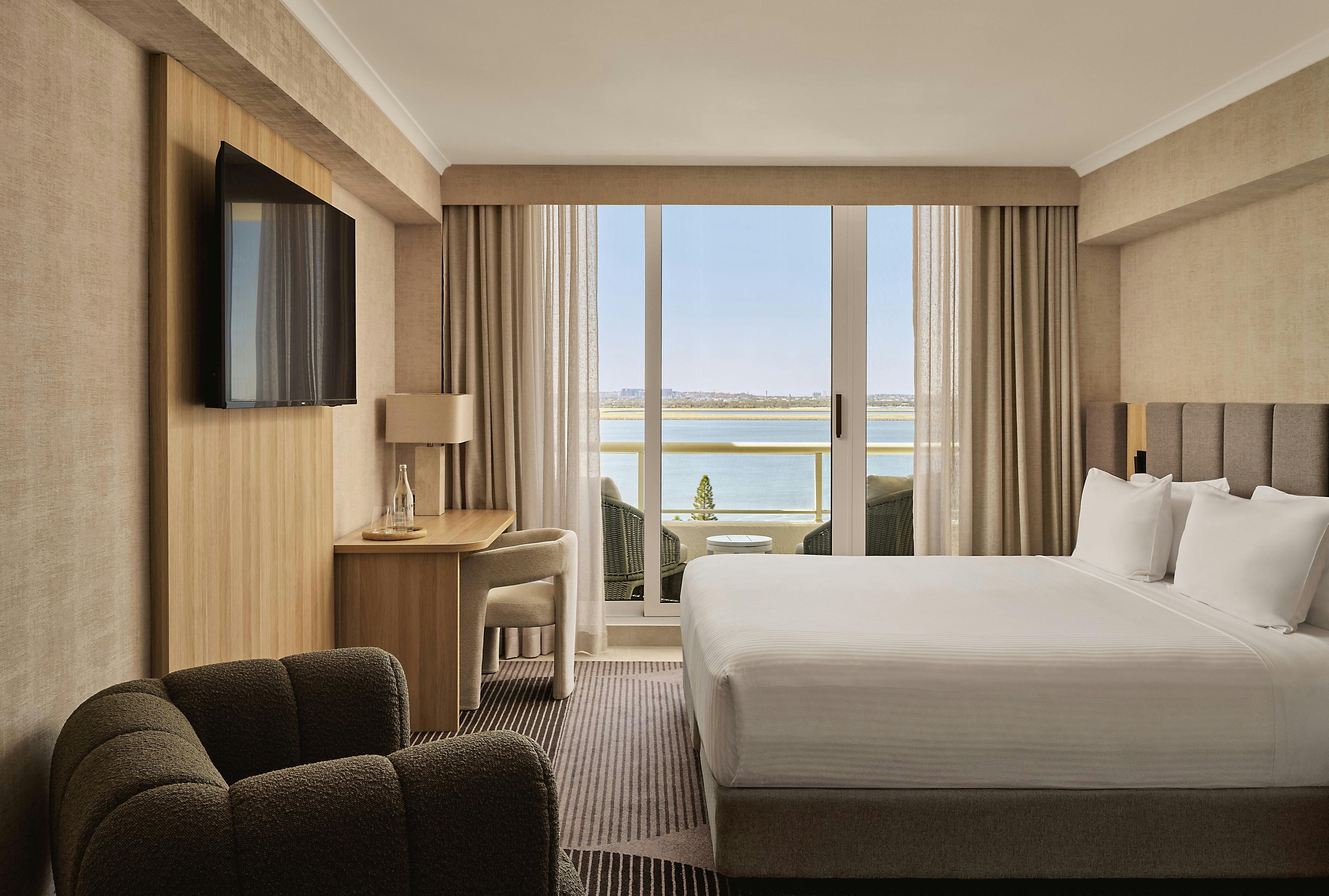 The Brighton lux suite bath