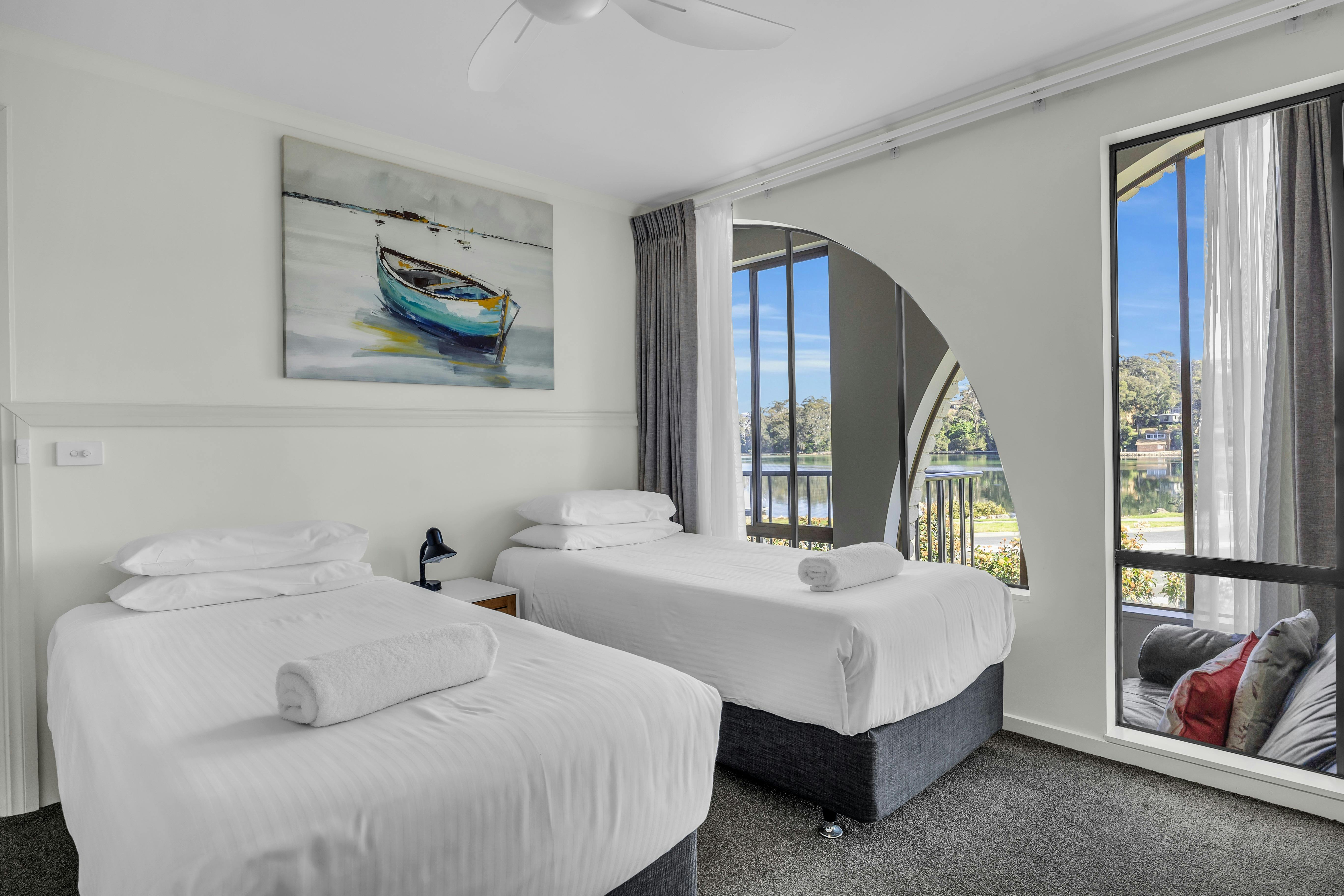 Aquarius 2 Bedroom - (Lake View)