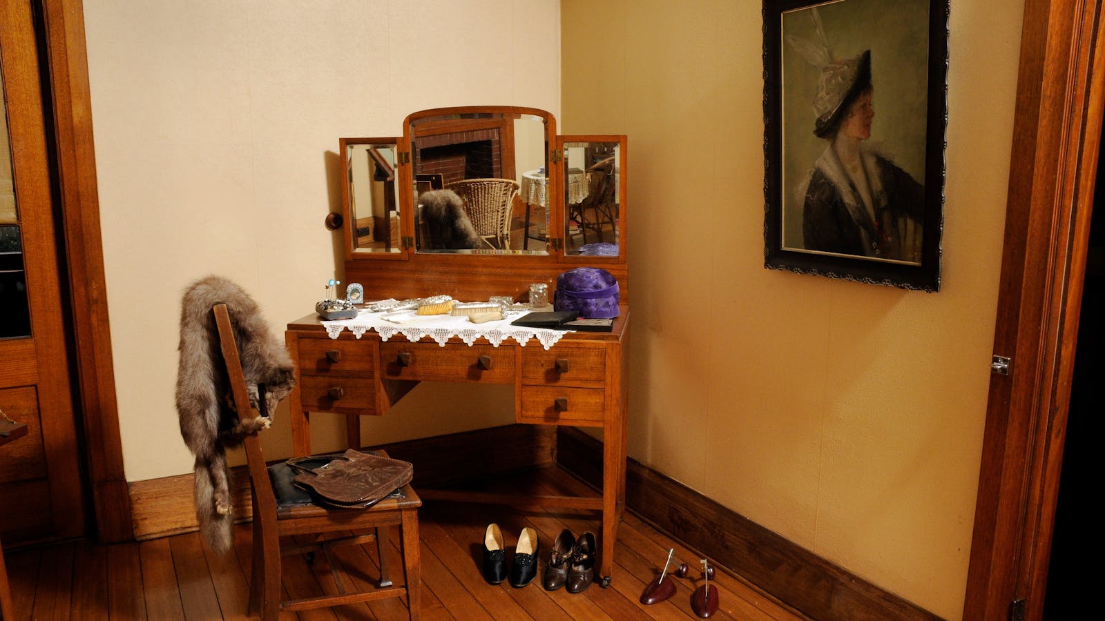 Markree - Mrs Baldwin's dressing table