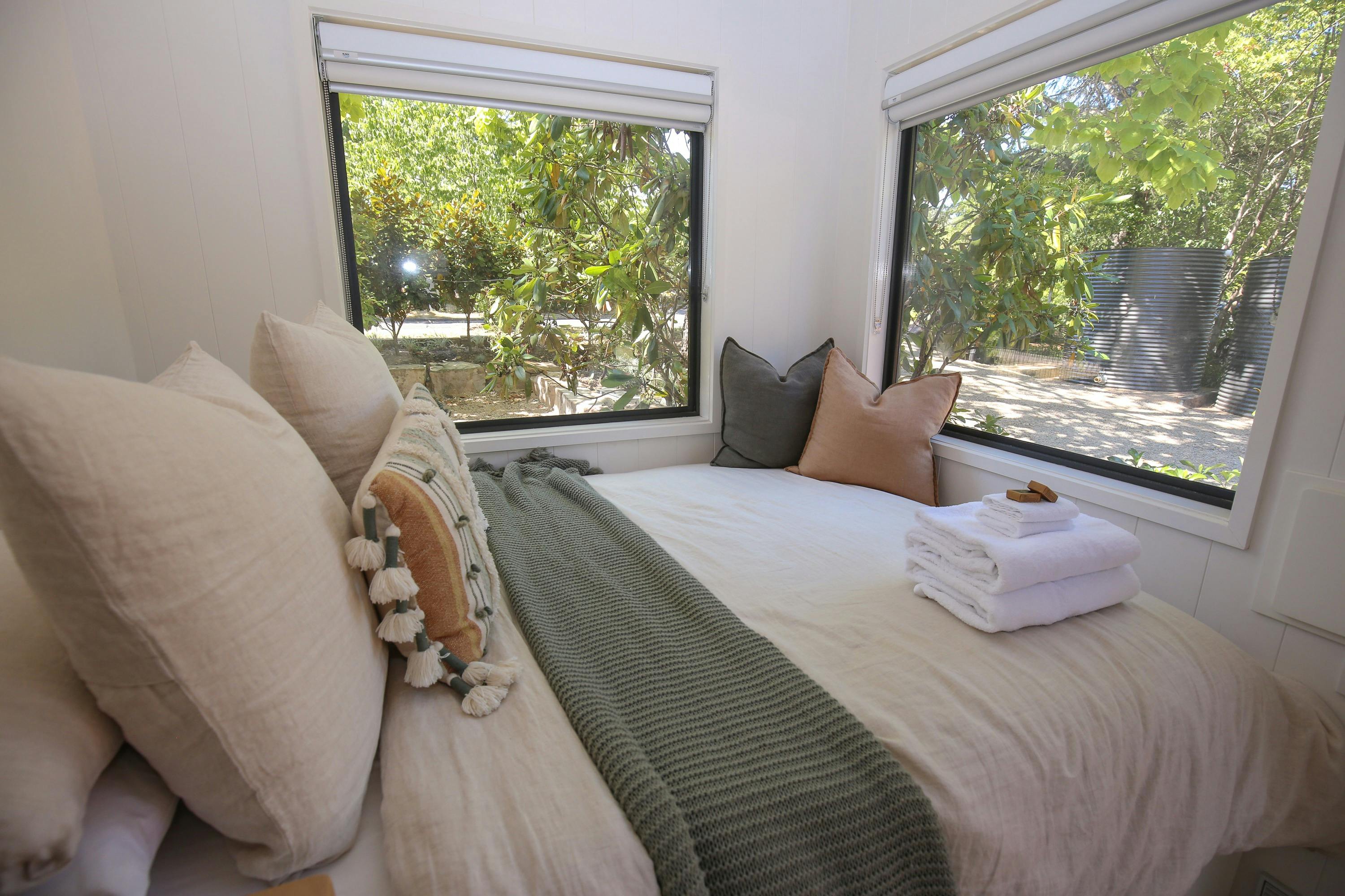 Bedroom - fresh towels placed on the bed