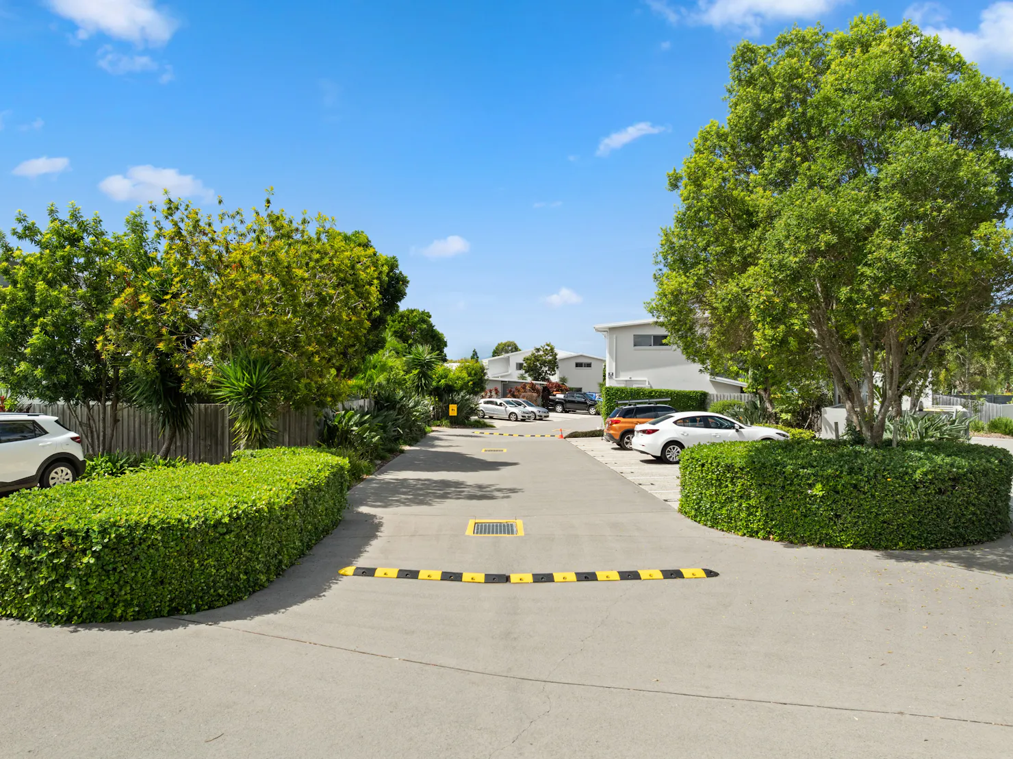 Breeze On Brightwater Easy Access and Gated Parking