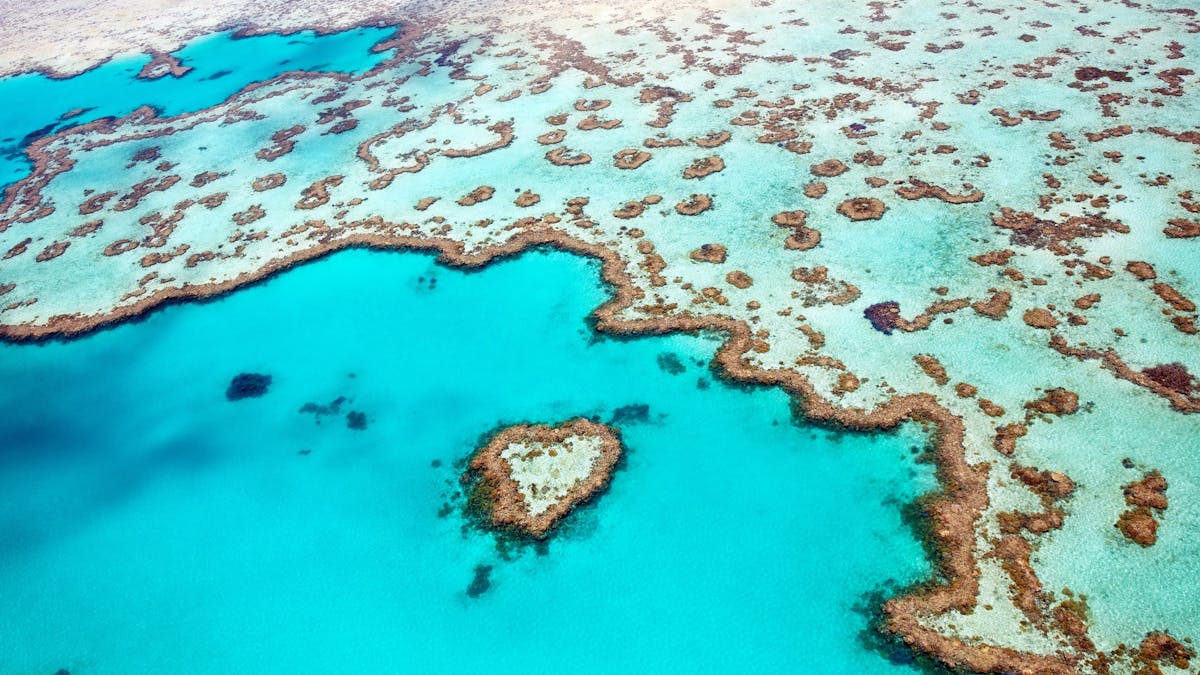 See the Great barrier Reef from the air!