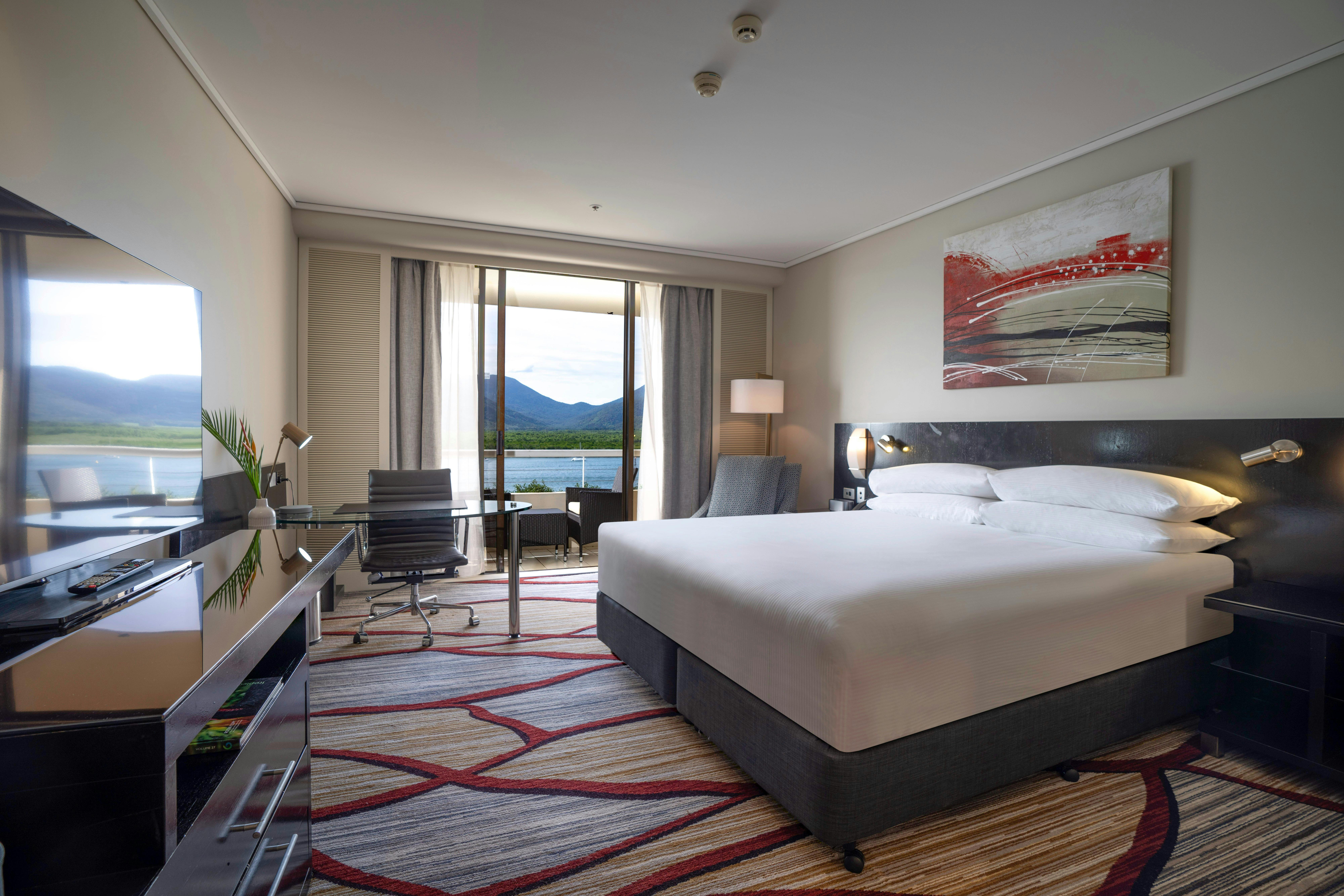 King Hilton Deluxe Room