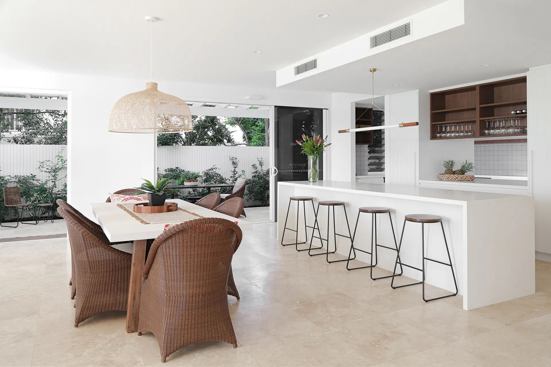 Spacious and Bright open plan kitchen and living room