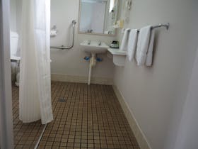 Twin Deluxe Room / Wheelchair access room - Bathroom