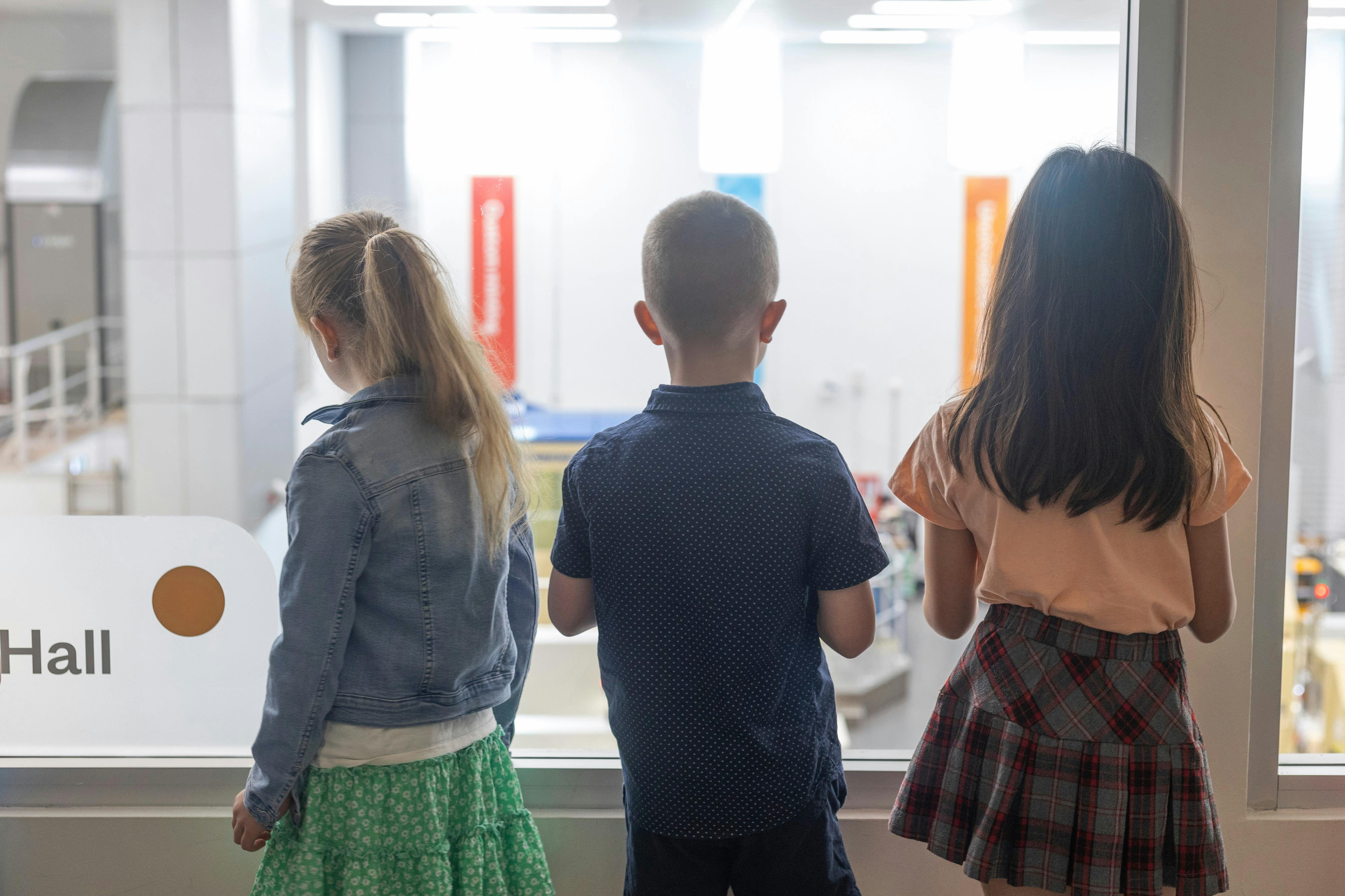 children overlooking the factory at the Mint