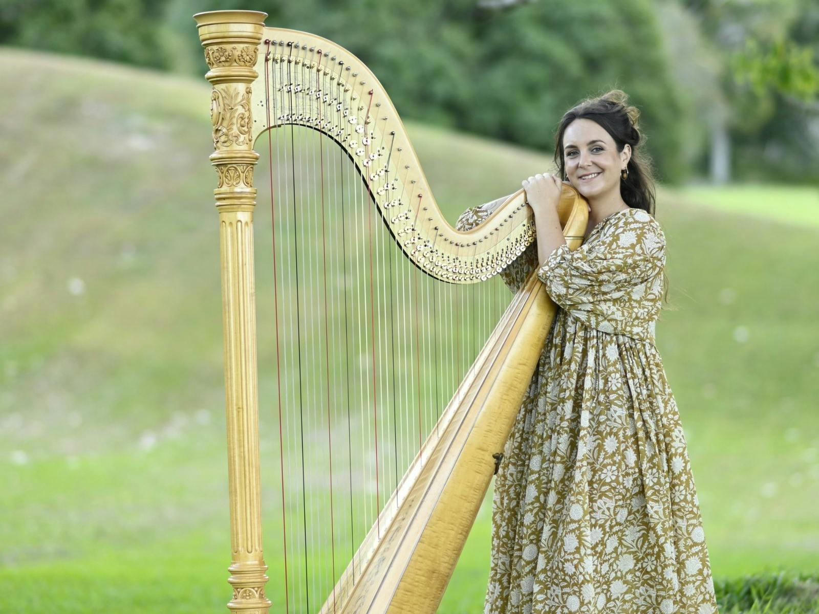 A photo of the harpist Loni Fitzpatrick