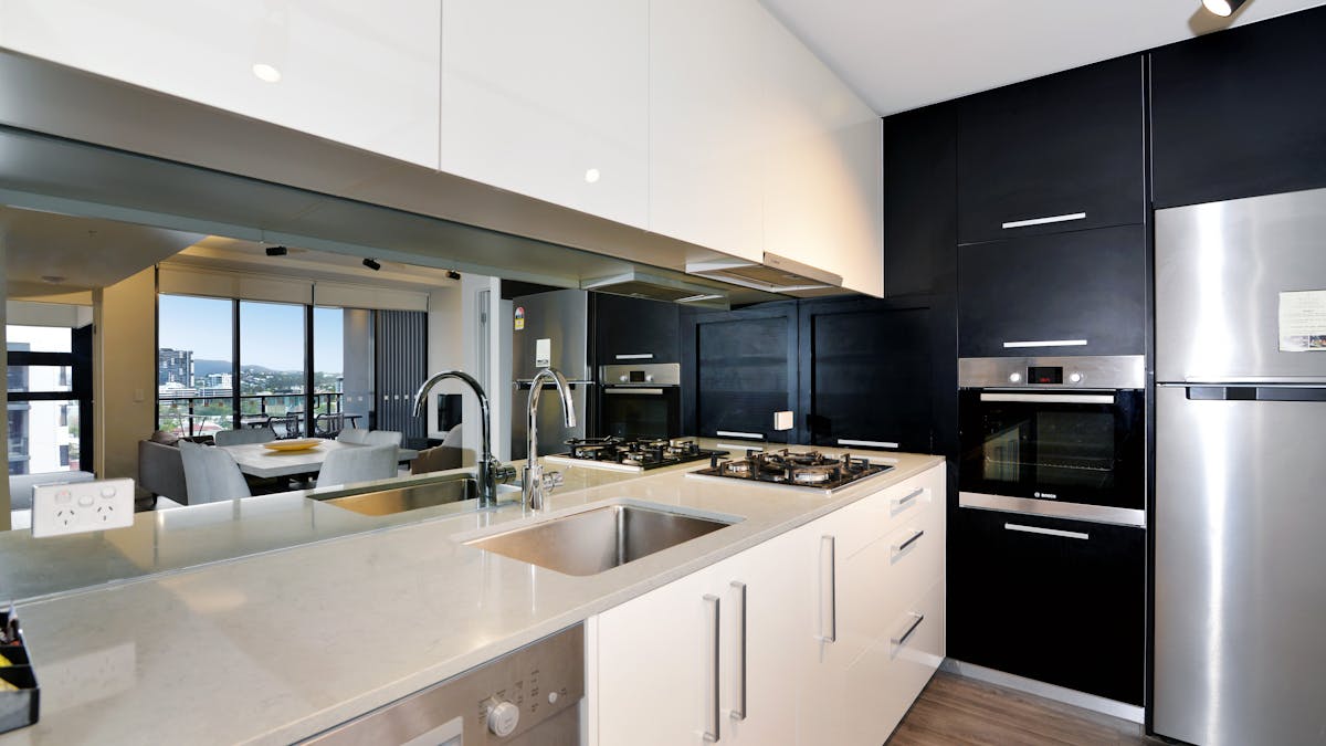 2 Bedroom 1 Bathroom Apartment - Kitchen