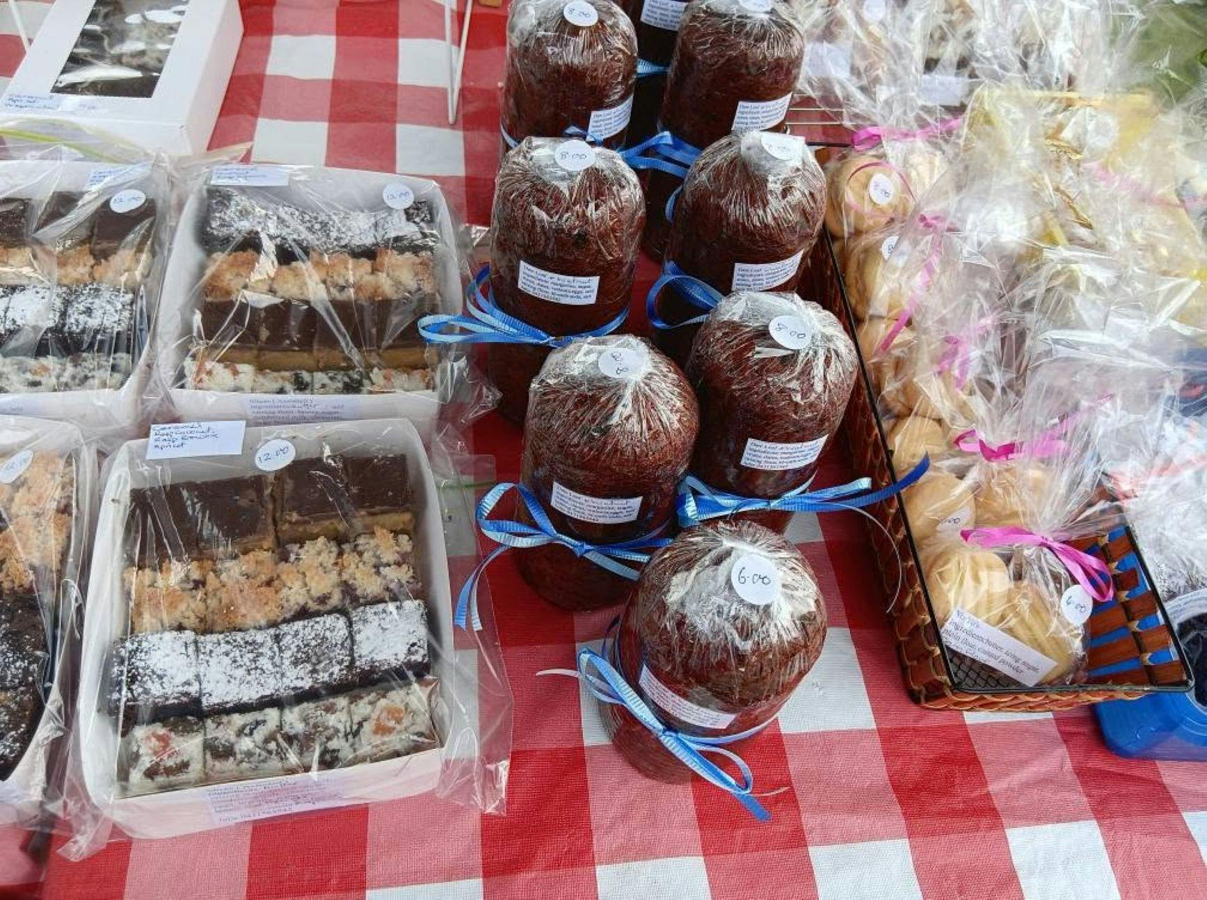 Loch Market - Julies cakes