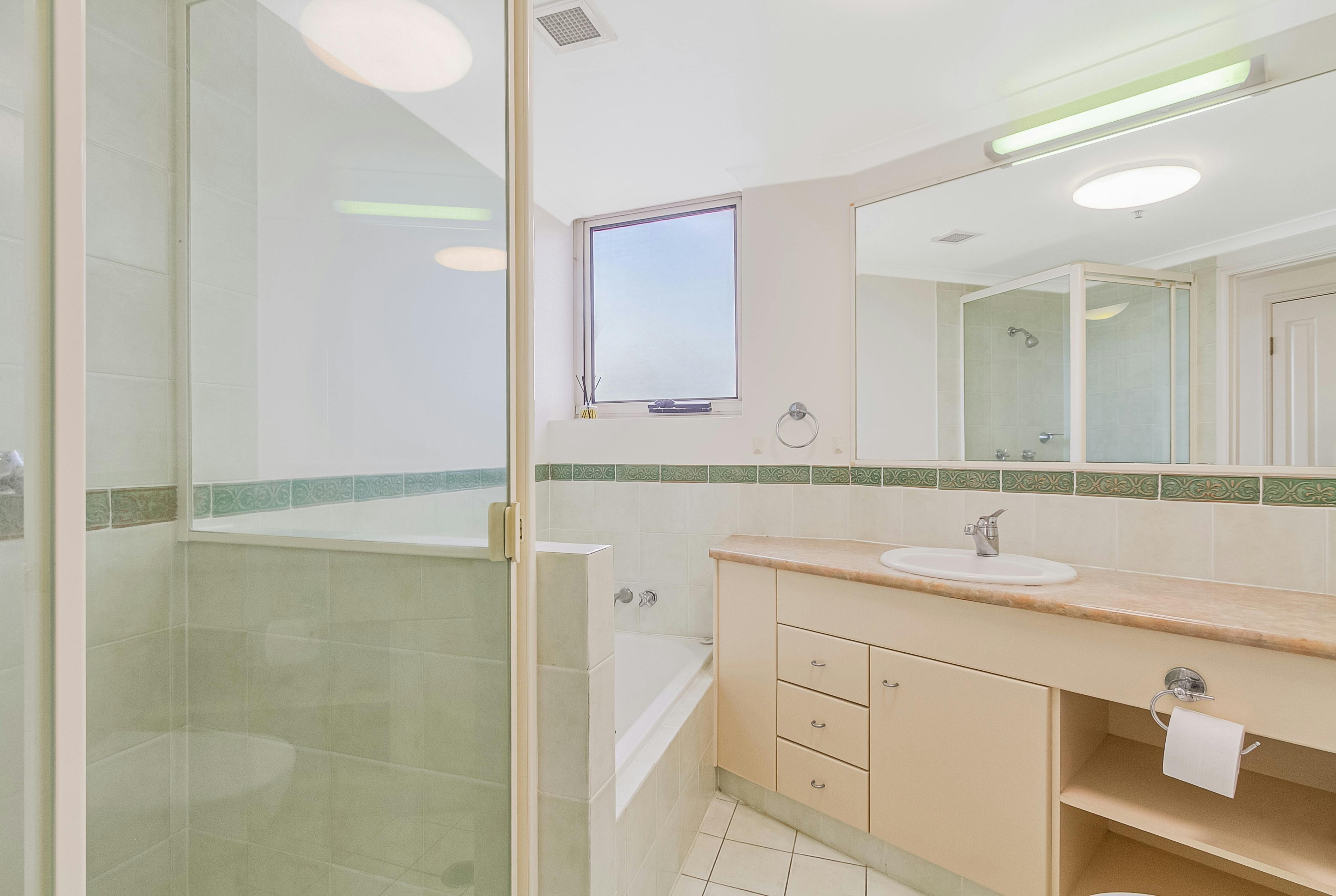 main bathroom with bathtub