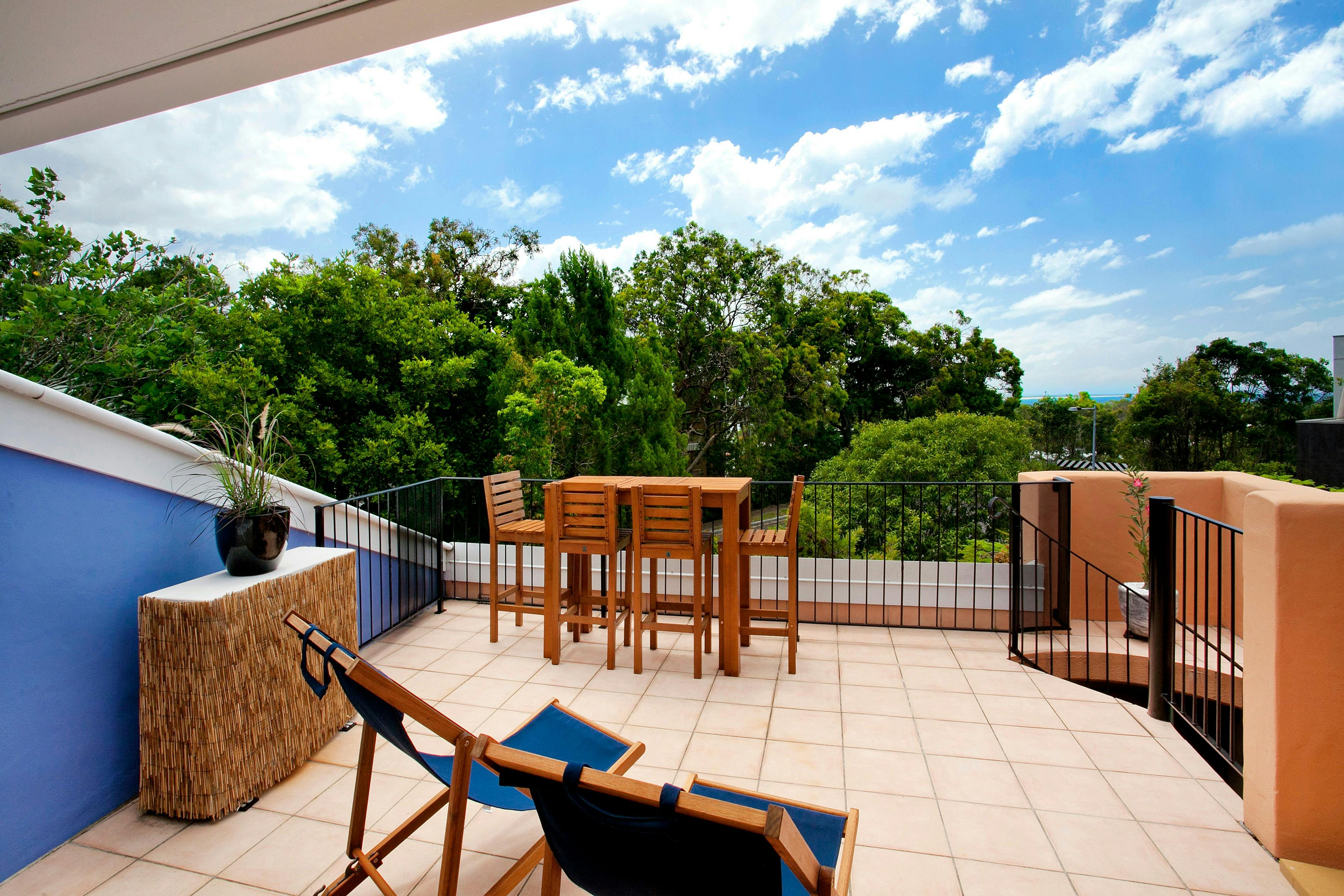 Roof top terrace with bbq and spa bath - ocean views