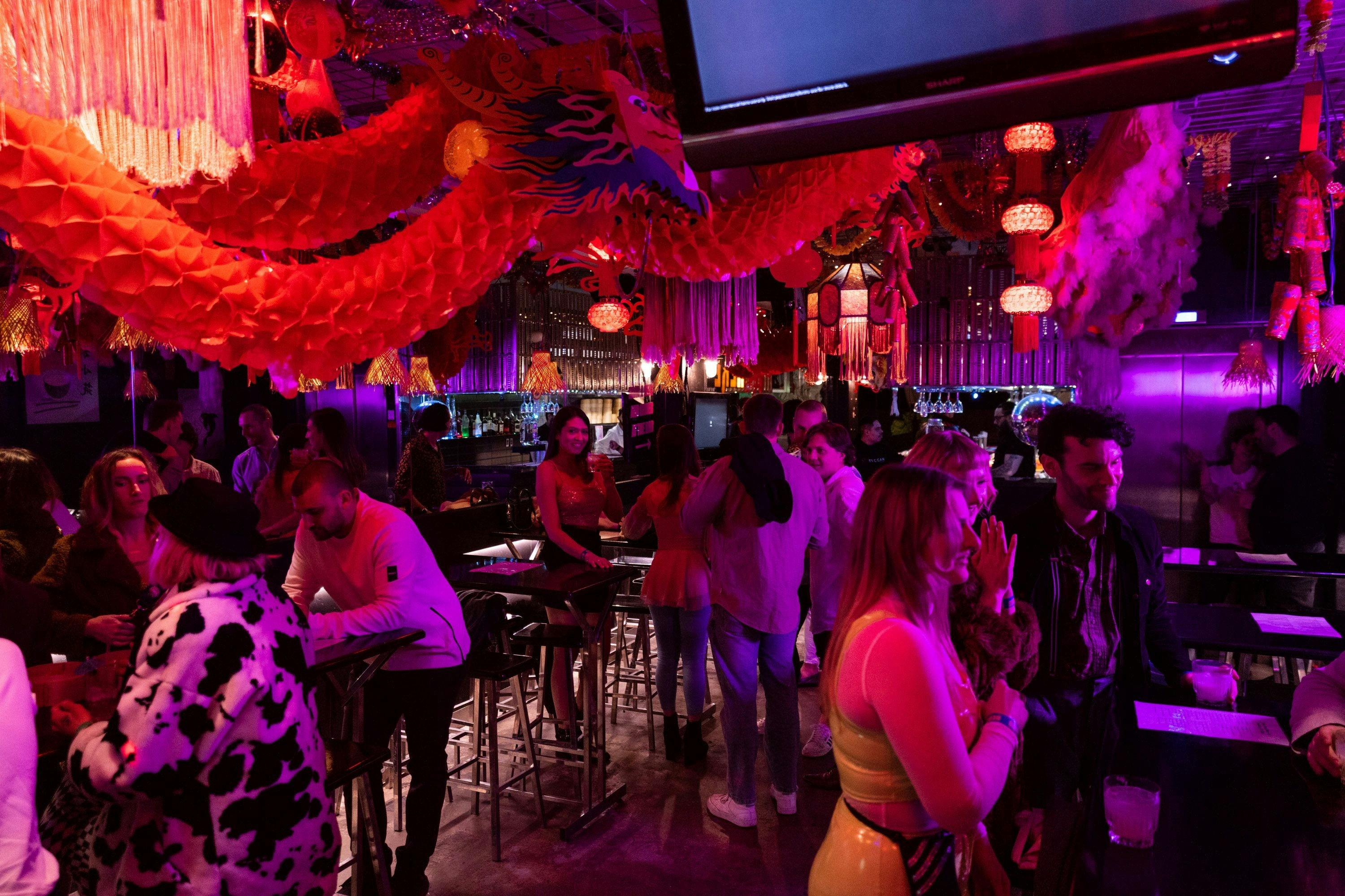 Heroes Bar