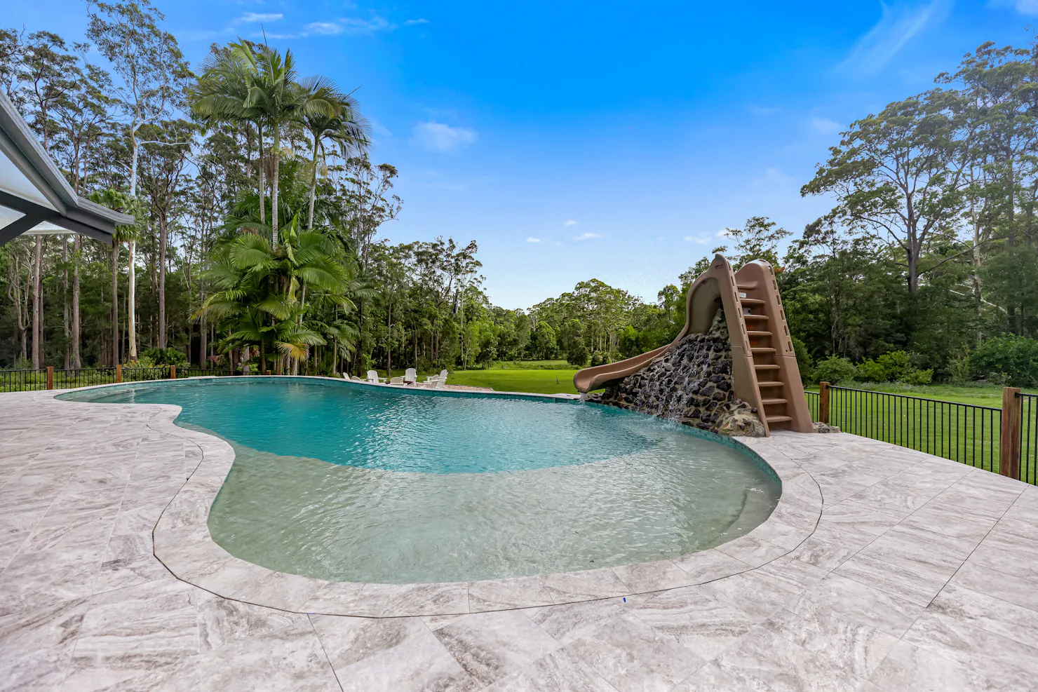 Holiday House in Noosa Hinterland with a pool, Mountain view accommodation Noosa Hinterland