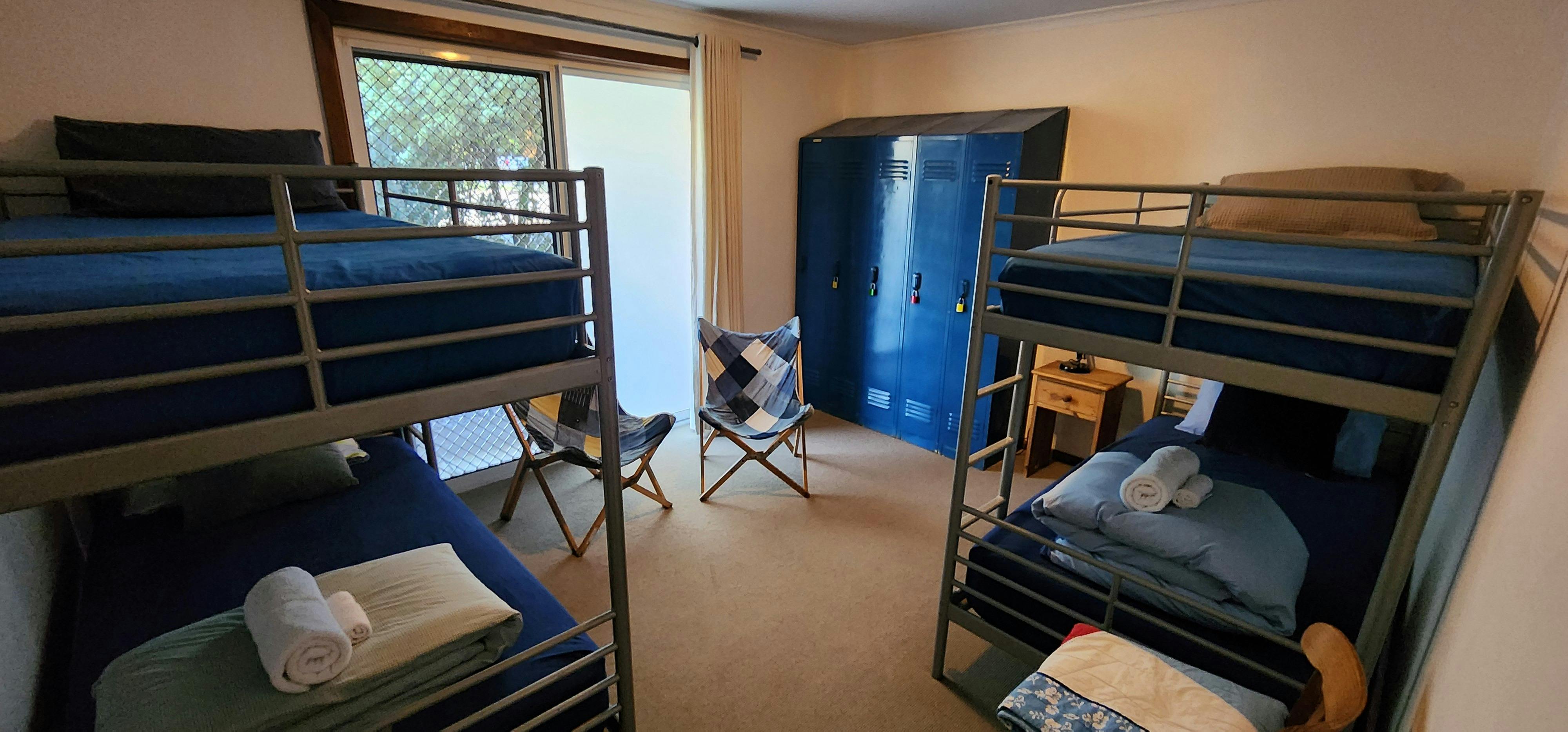 Bedroom 3 single bunks x4