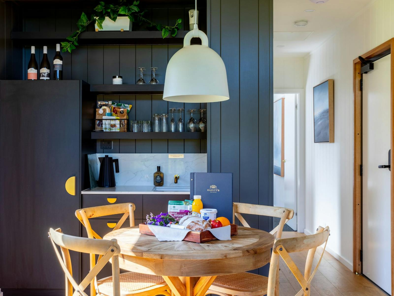 Villa dining / kitchenette