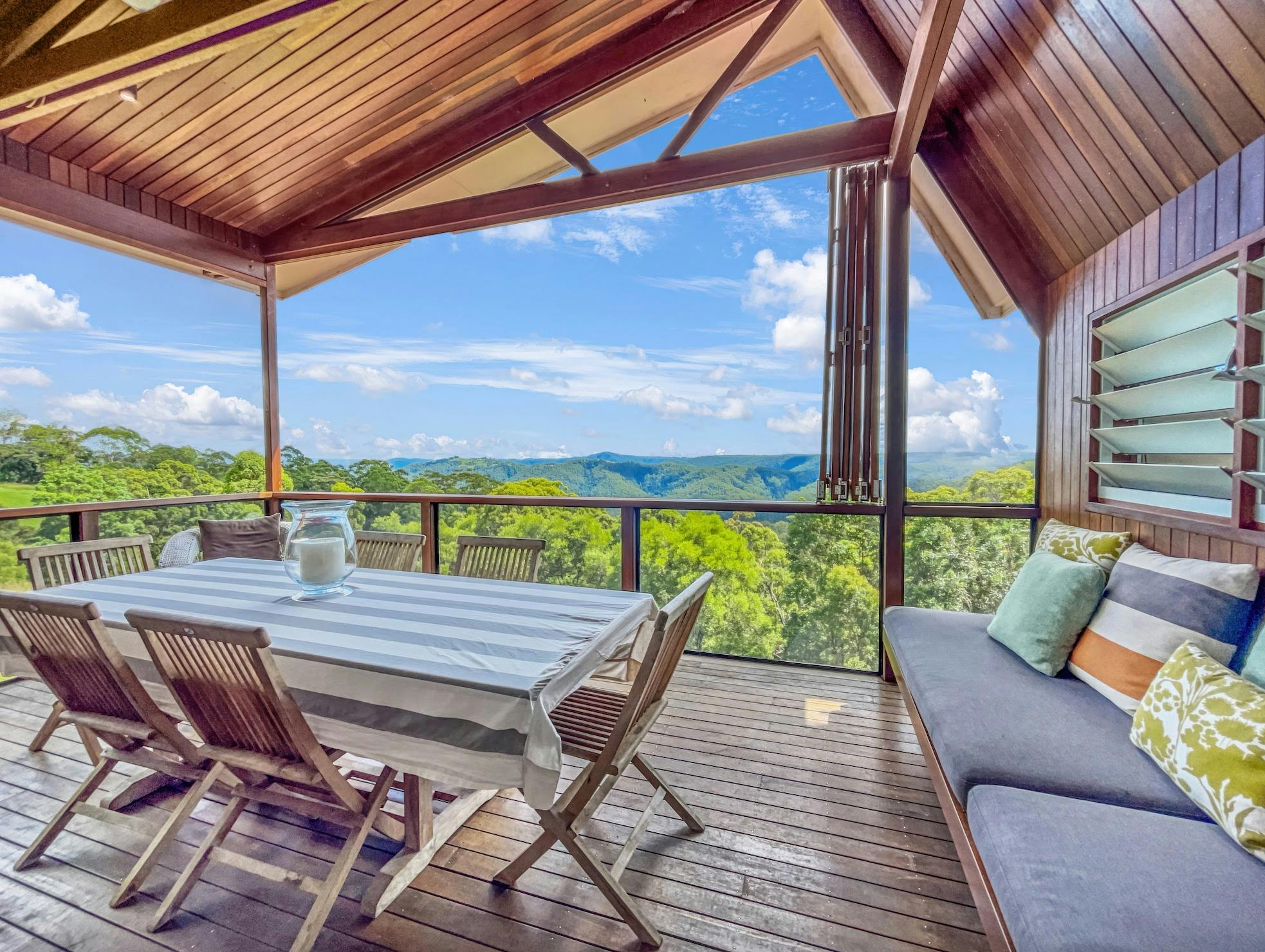 Savour the mountain air on the wide verandah with ample seating to dine alfresco.