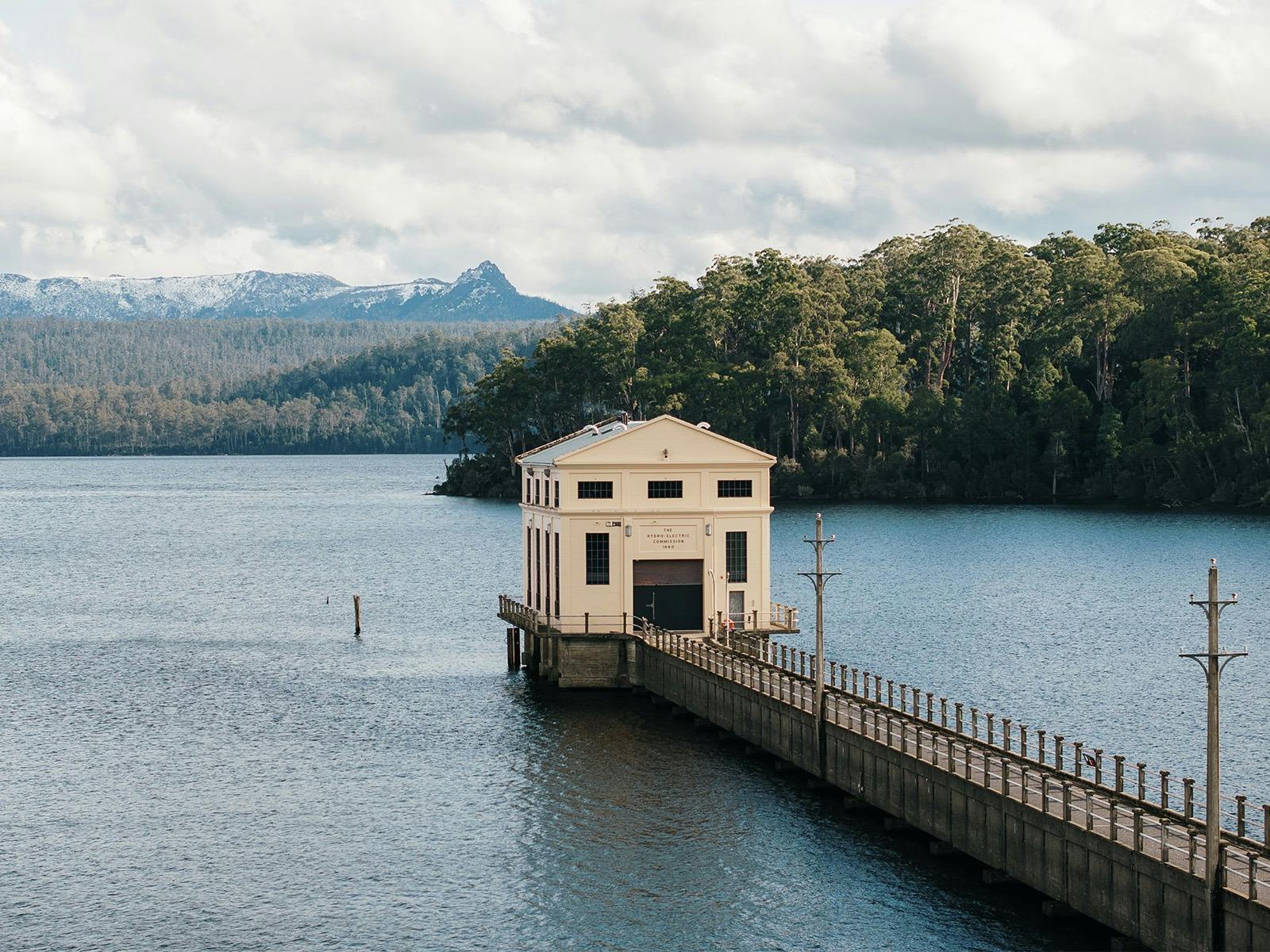 Signature lakeside lodge package image