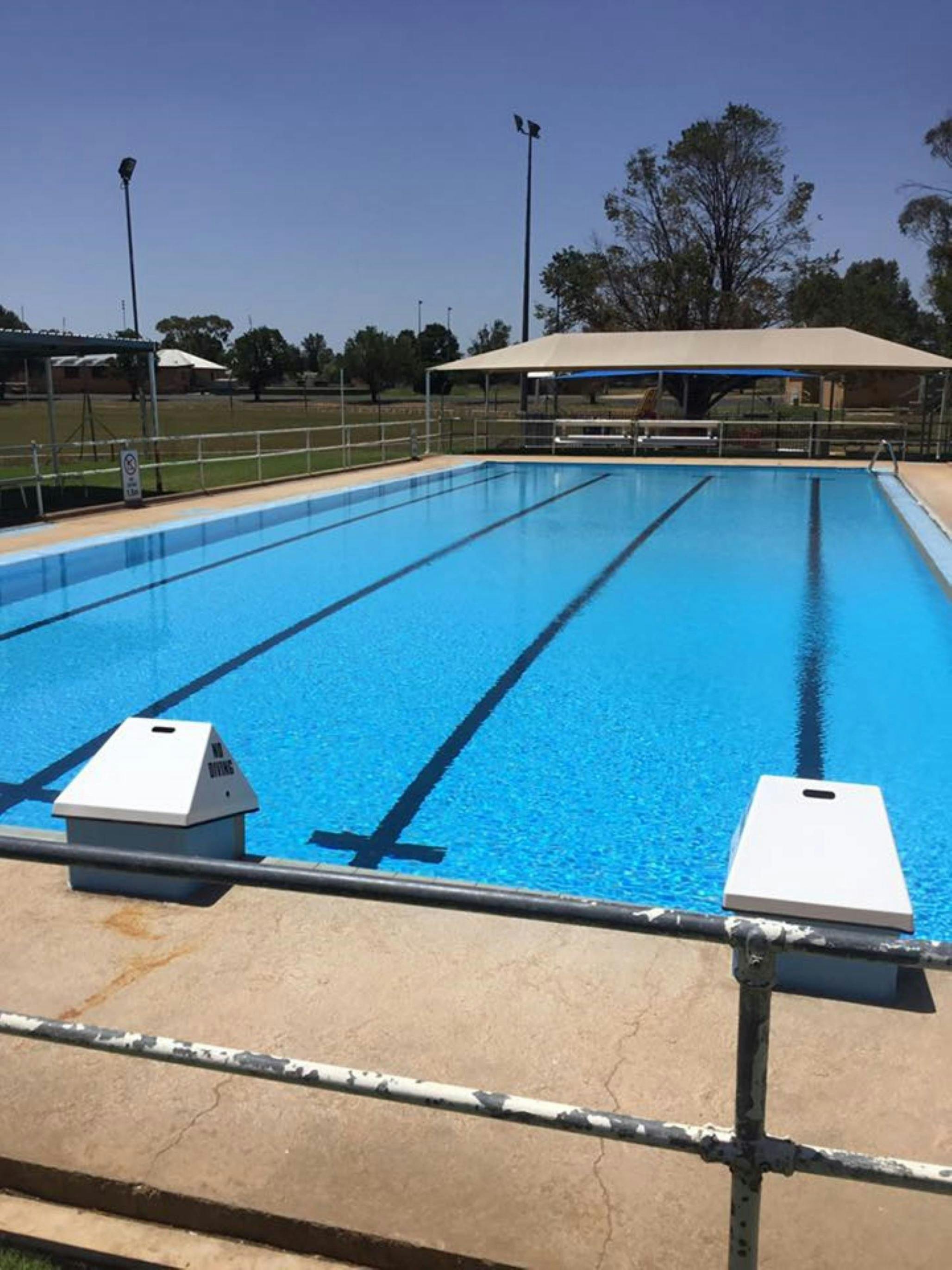 Yeoval Swimming Pool