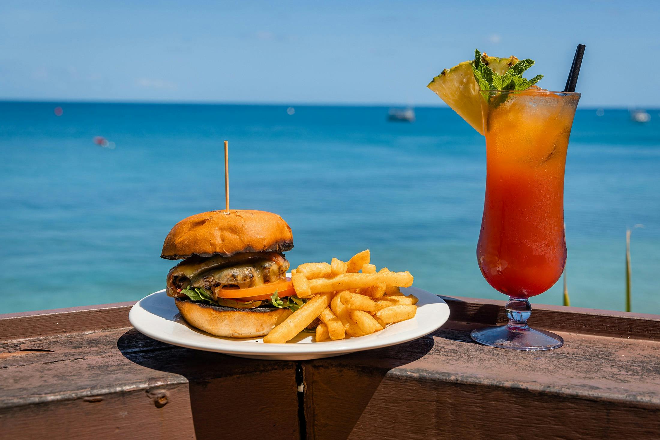 Fitzroy Island Day Tour - Foxy's Lunch