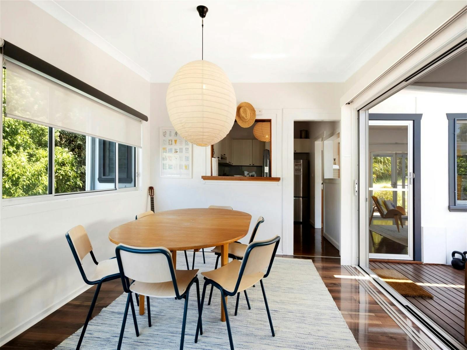 미니멀리스트 식사 공간