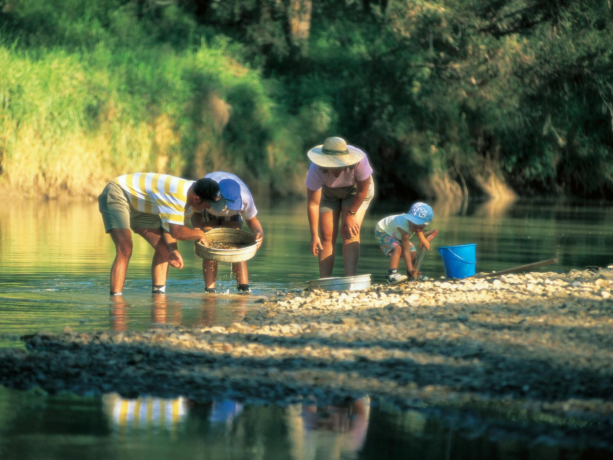 Fossicking Fossicking