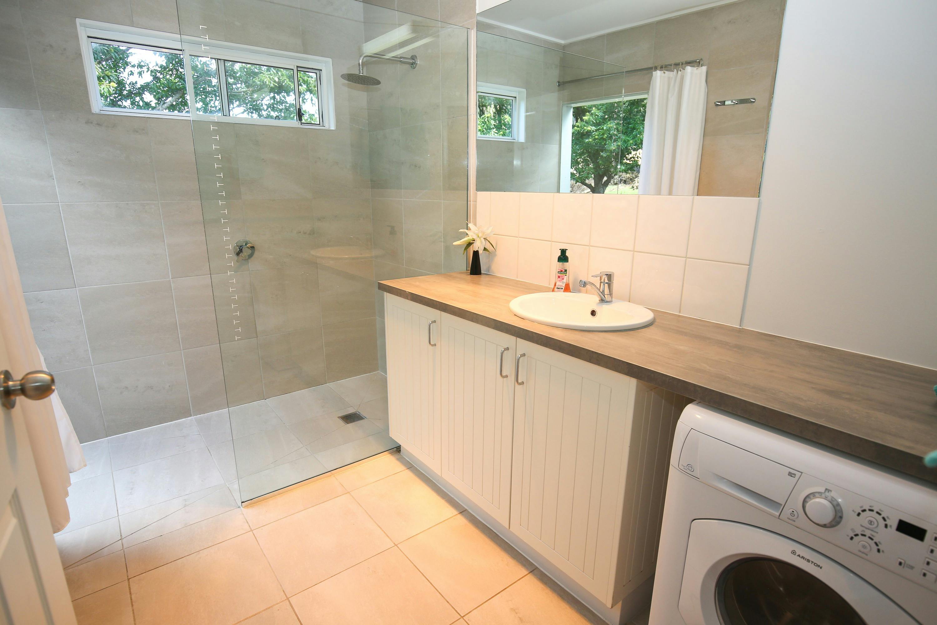 Shower and Laundry at Bonnie's Cottage with Alpine Valley Getaways