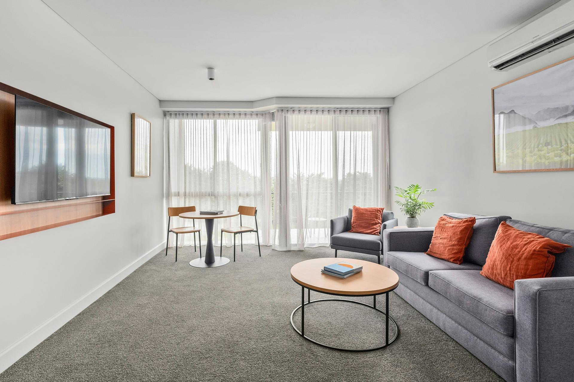 Deluxe Signature Suite