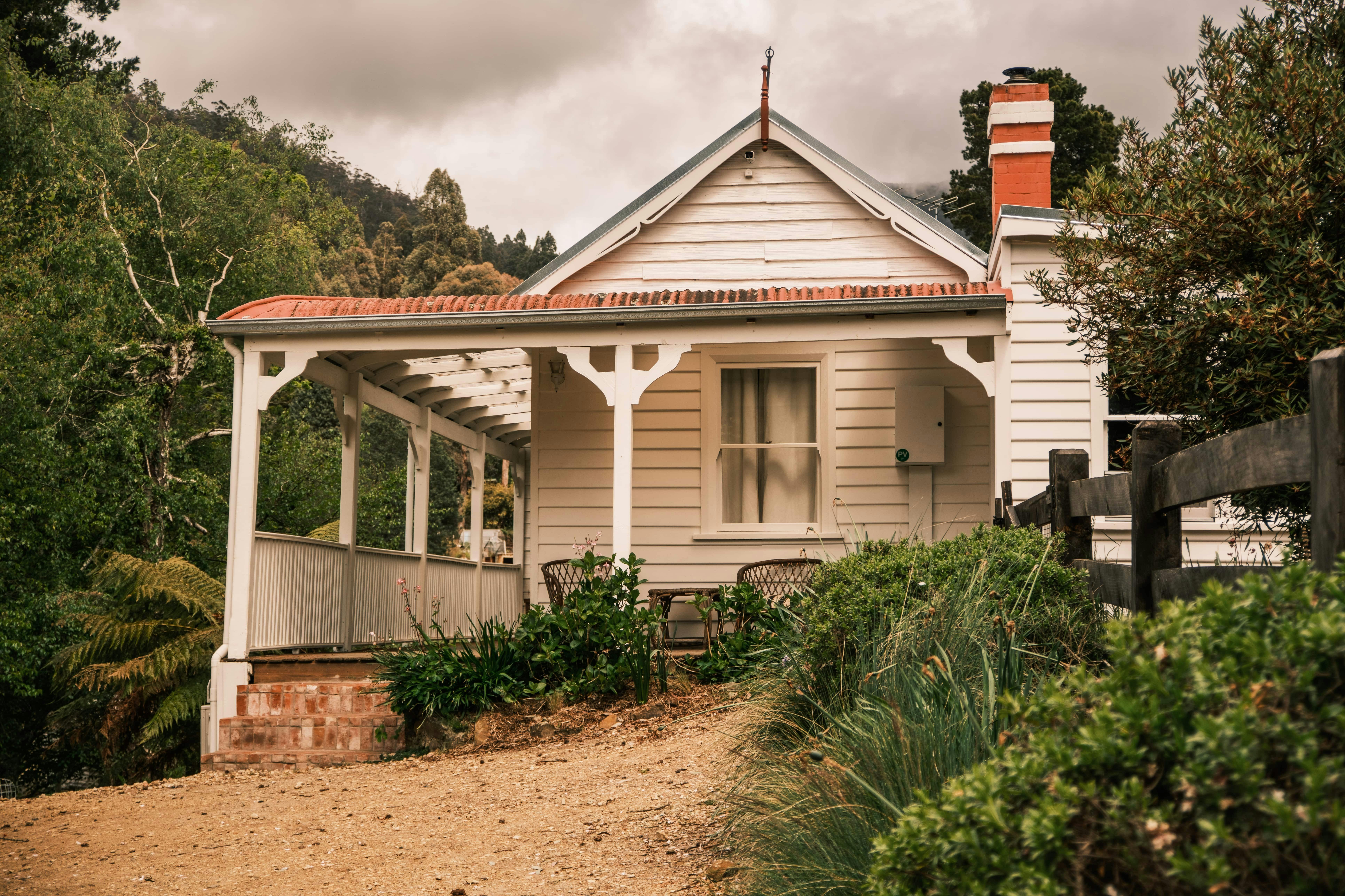A heritage listed property nestled in the foothills of Mt Wellington NP