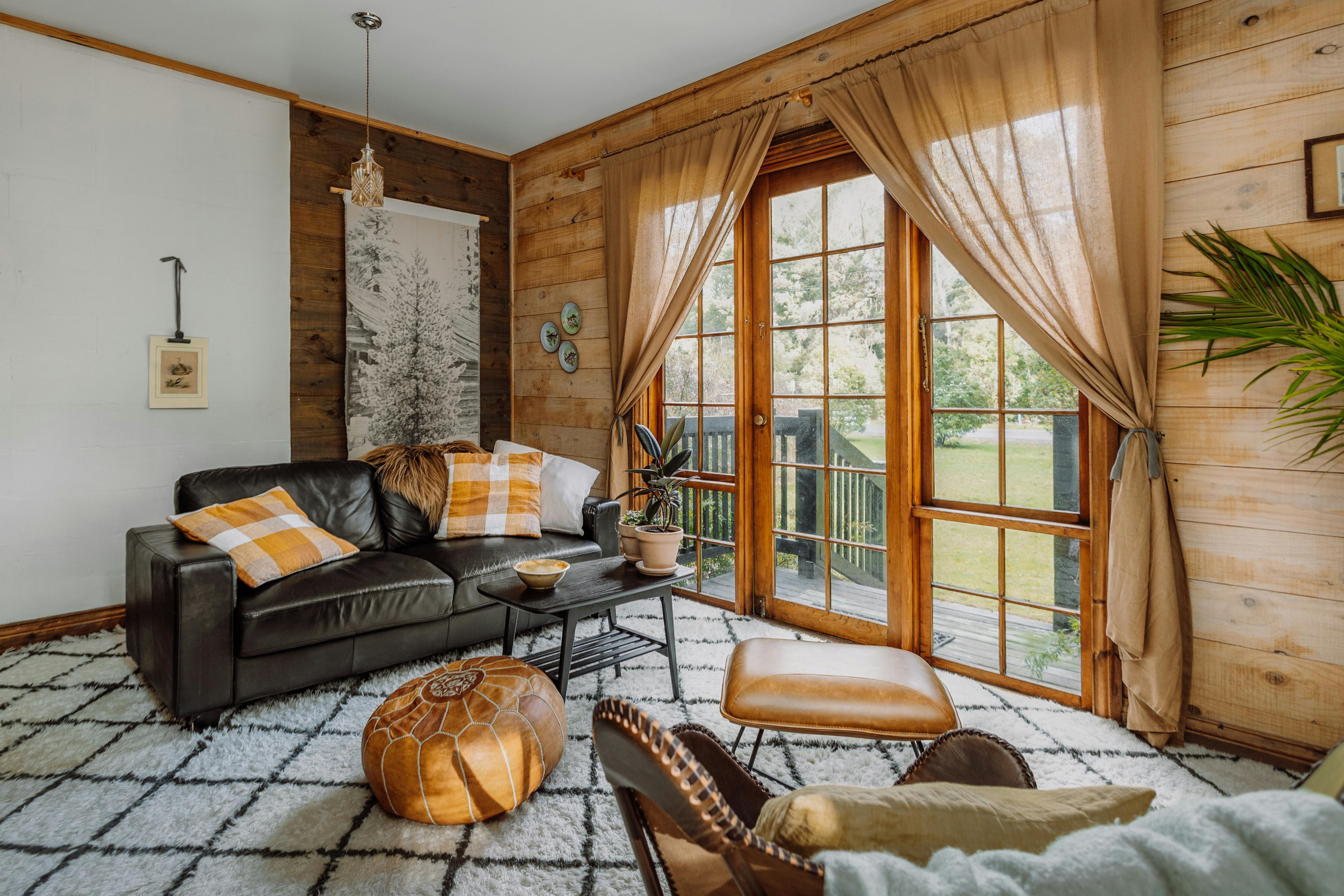 The Quarters 4 loungeroom