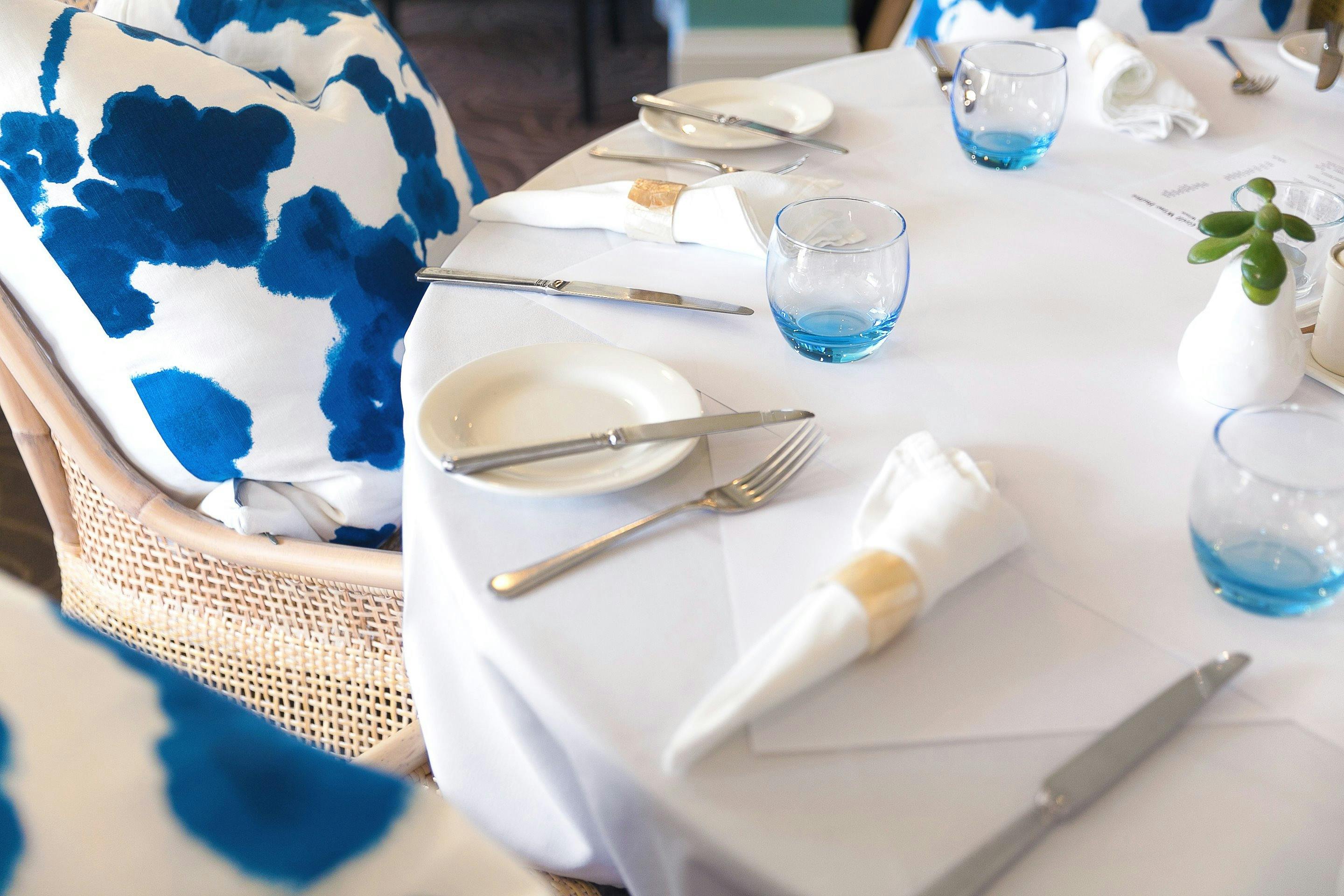 Riviera Bar and Grill