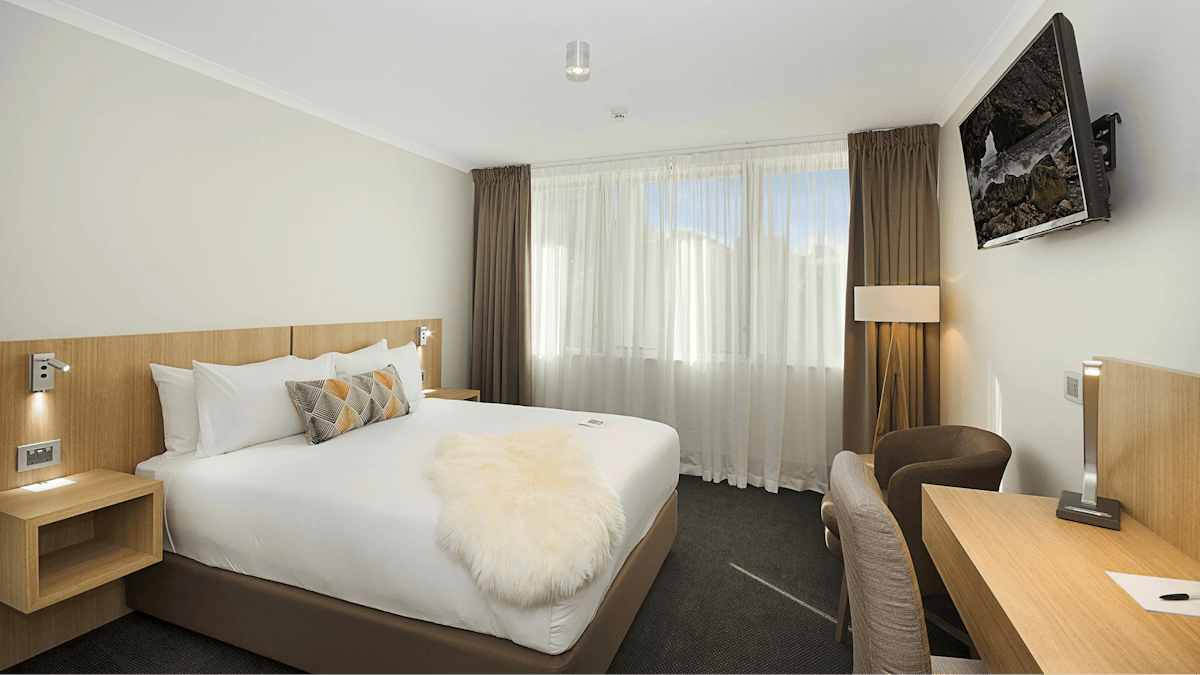 Business Queen Room