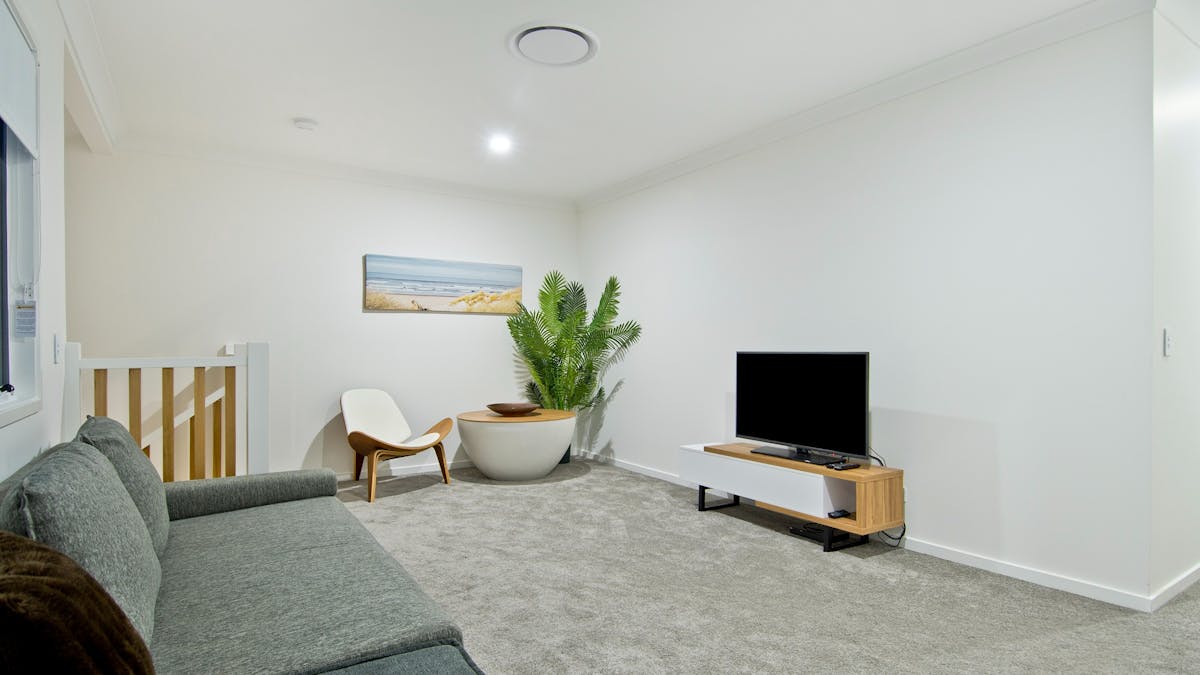 2ND LOUNGE
