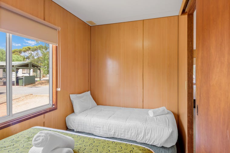 Economy Cabin Sleeps 5