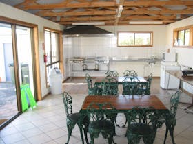 Robetown Motor Inn Indoor Kitchen & BBQ Facilities