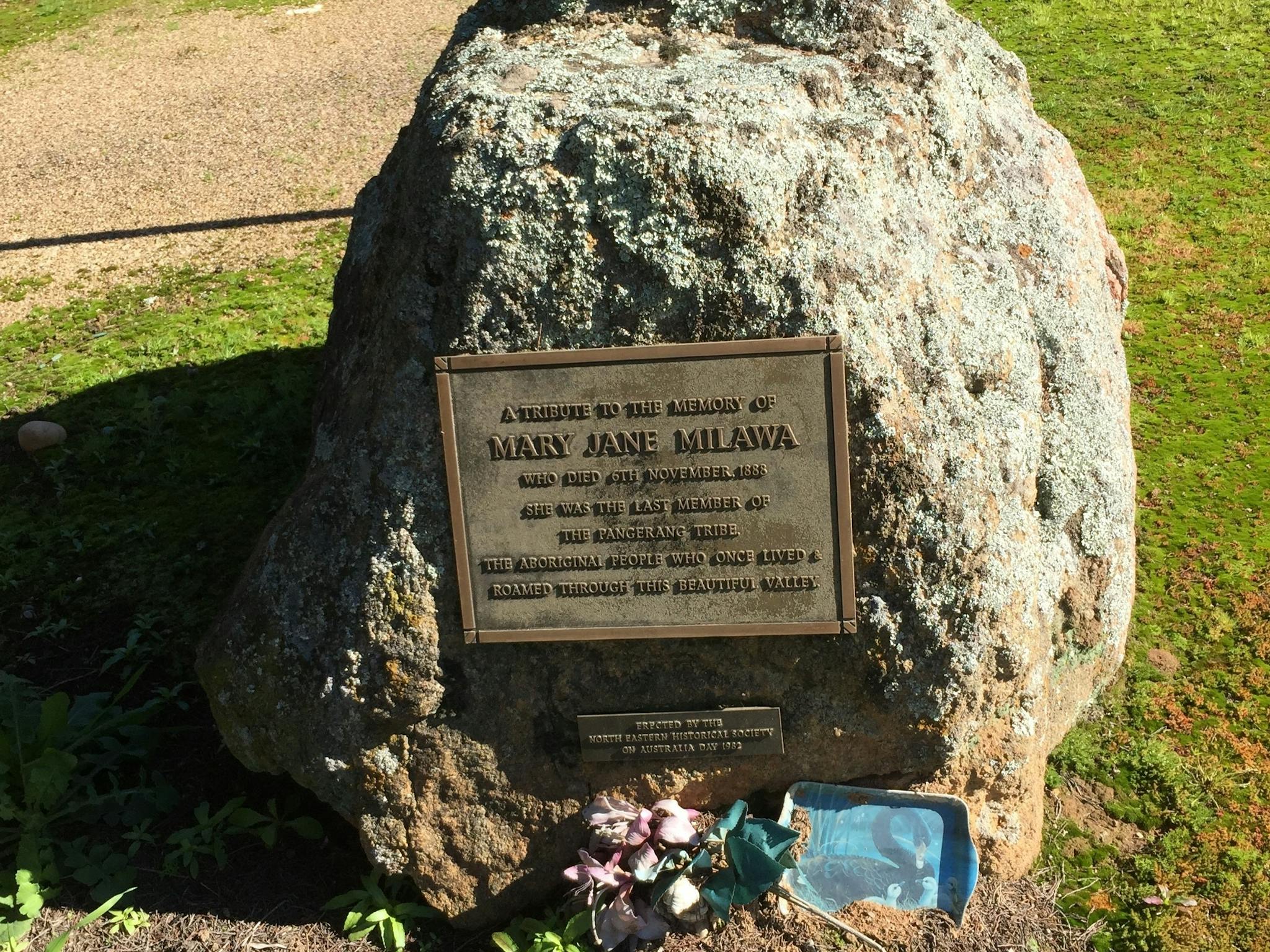 Rock with memorial plaque to Mary Jane Milawa the last member of the bpangerang tribe