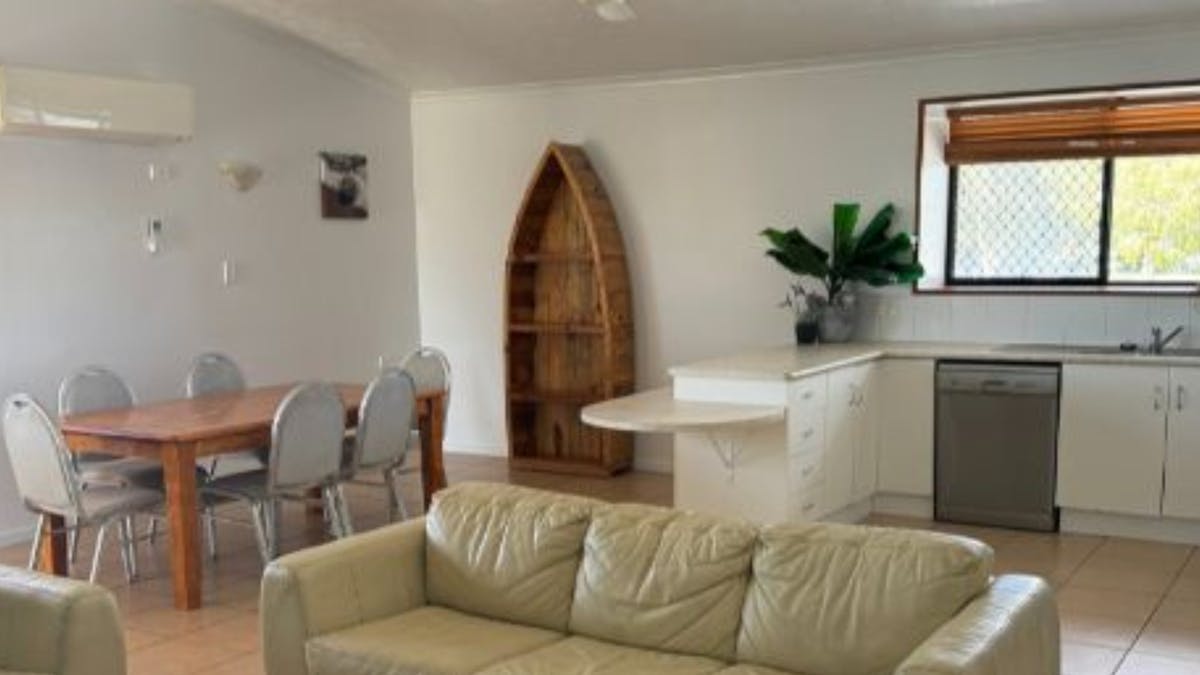 Spacious living area, kitchen, dining and lounge