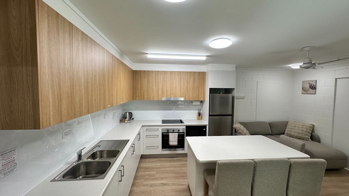 Renovated 2 bedroom Unit