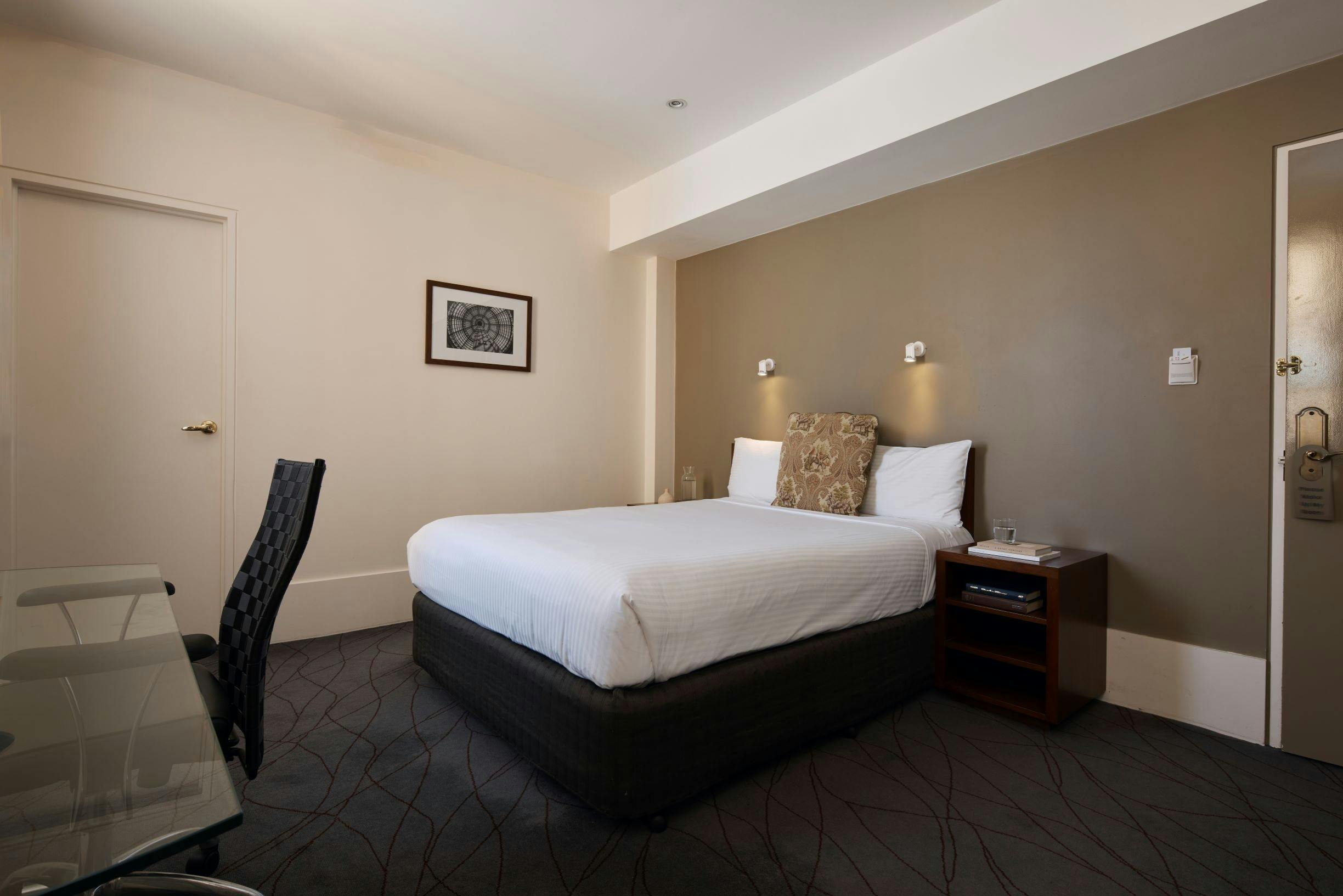 Heritage Queen Room