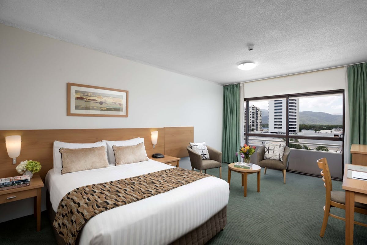 Room with Queen bed, balcony and free wifi at Rydges Plaza Cairns