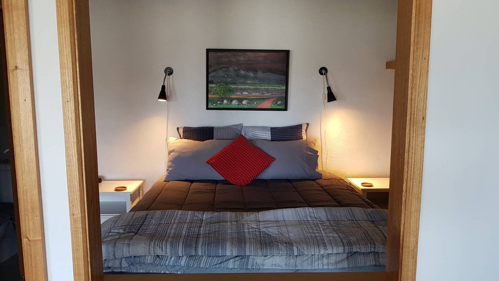 Queen size bed.