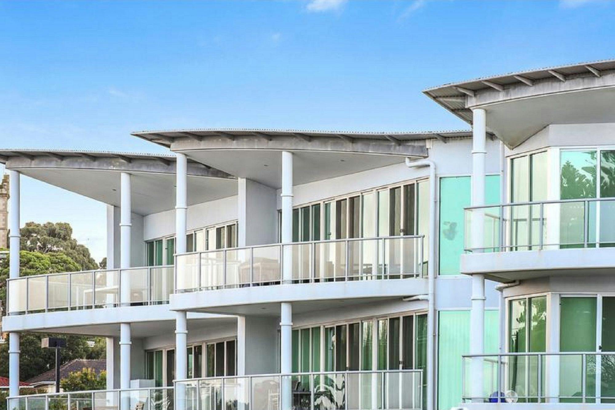 Gallery Resort Style Penthouse 13