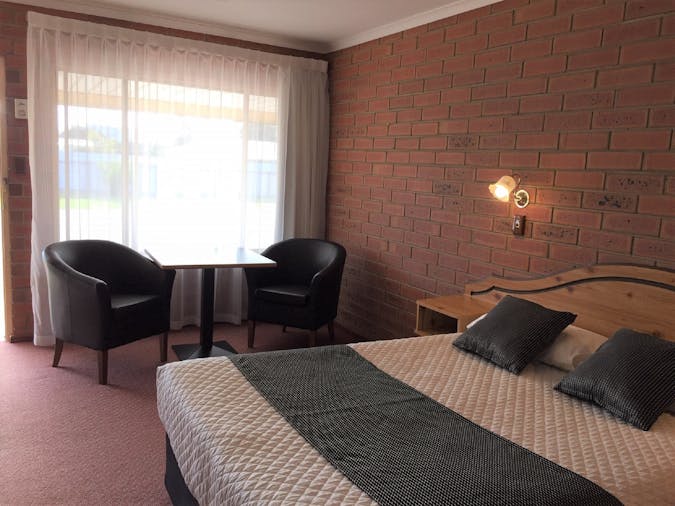 SINGLE ROOM