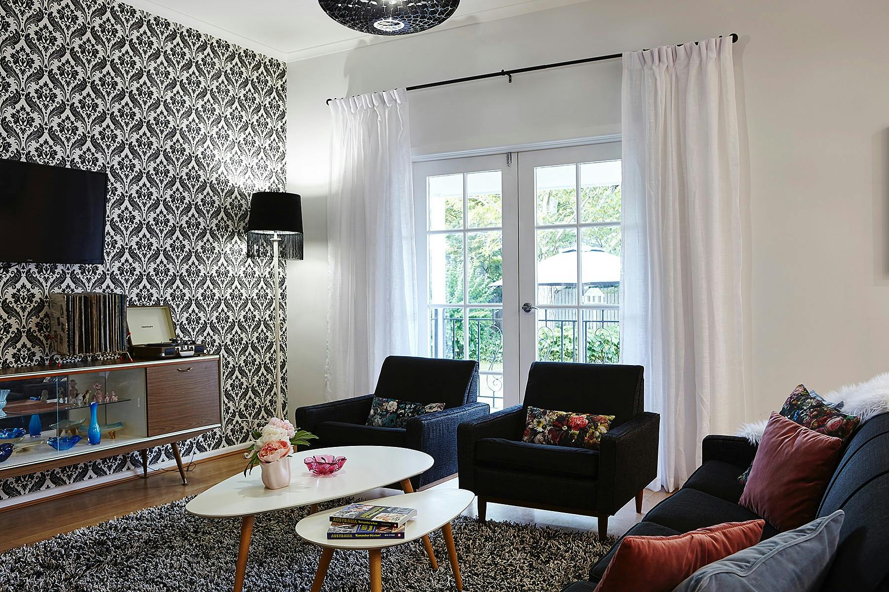 Views of garden vintage furniture open plan