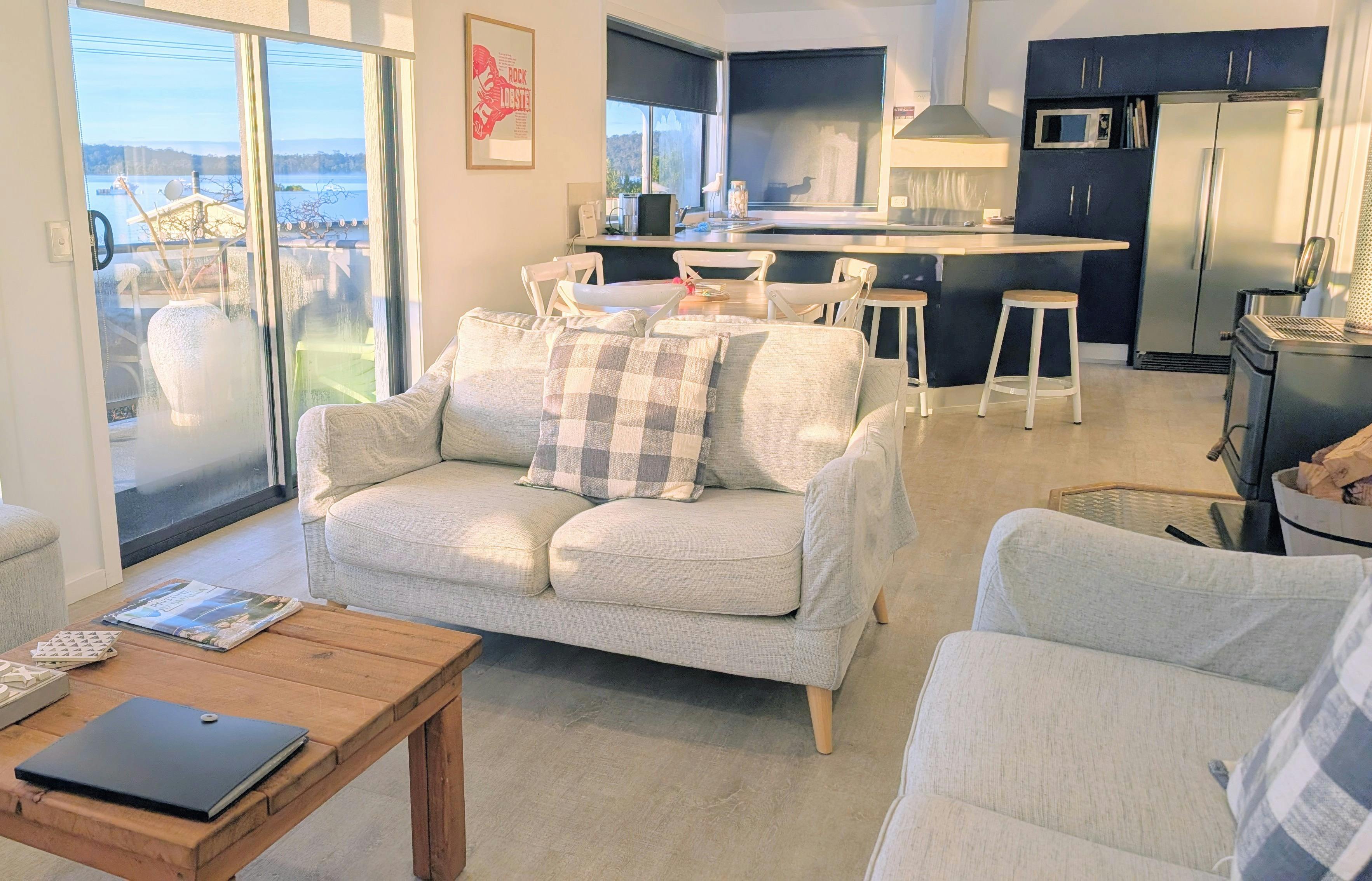 Lounge & dining
