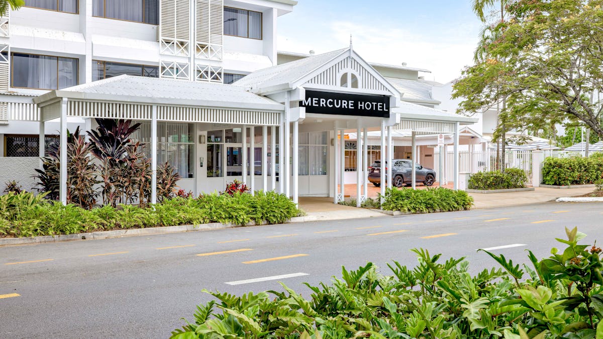 Mercure Cairns Exterior