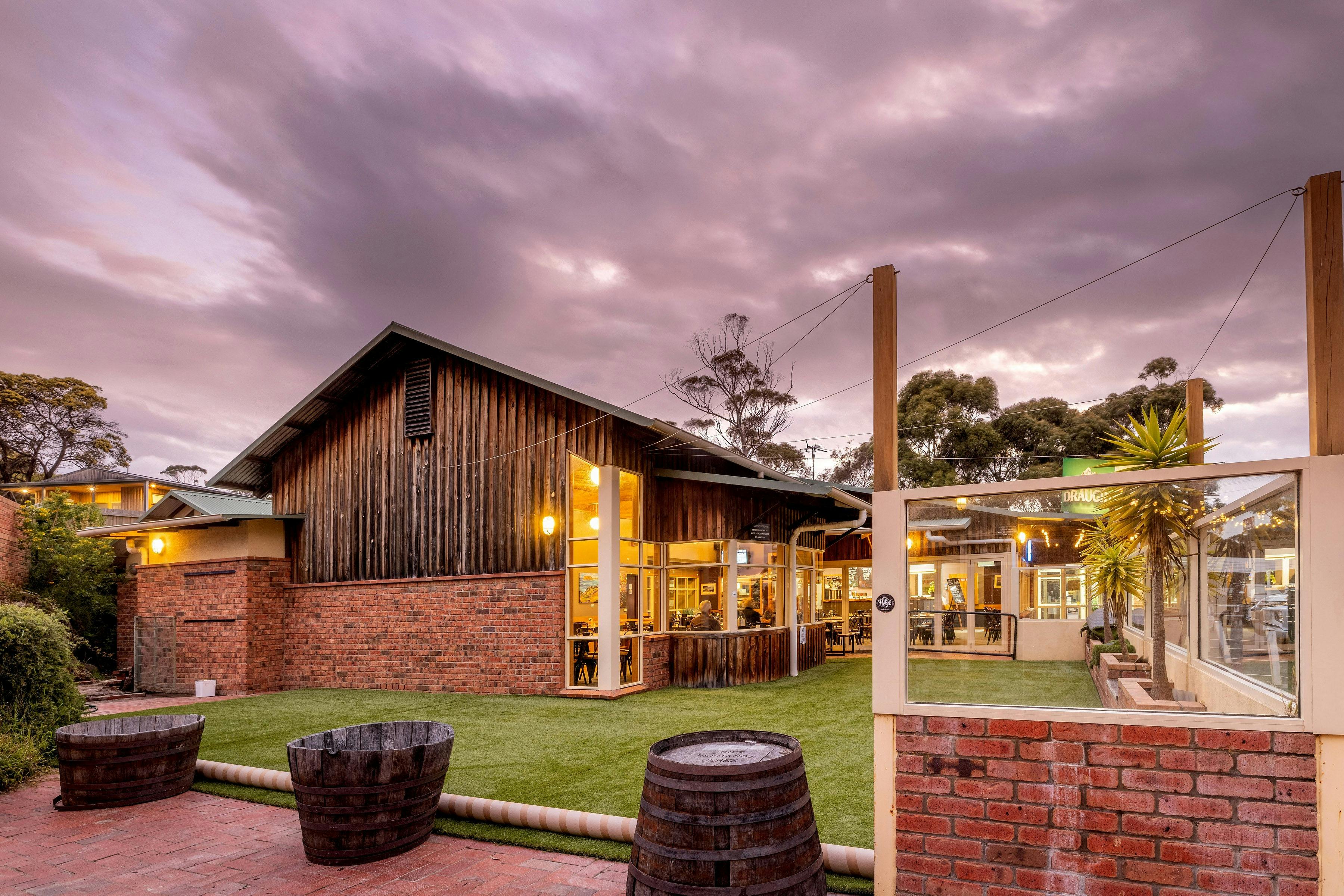 Iluka Tavern - Coles Bay