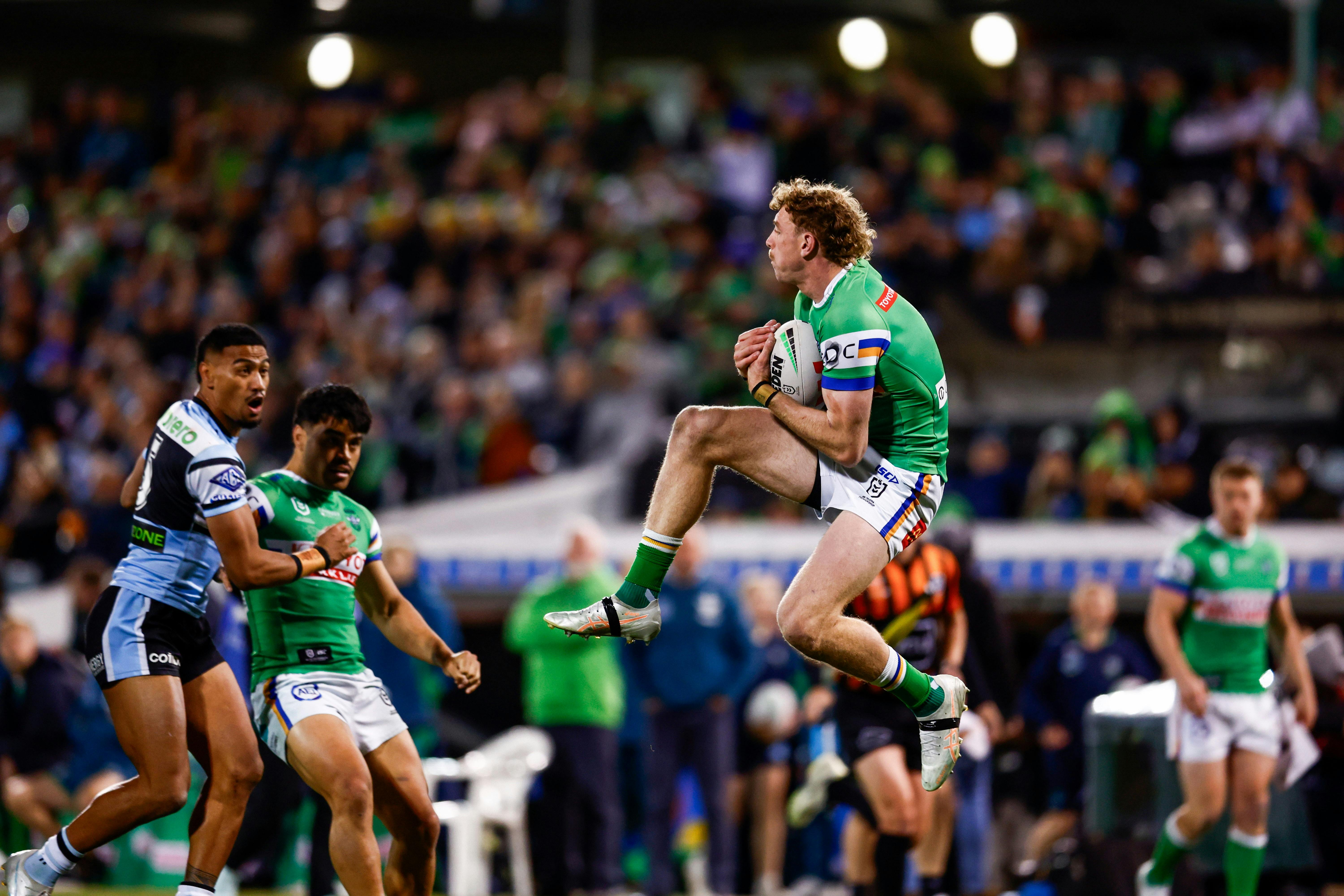 Canberra Raiders player Jed Stuart catching a ball.